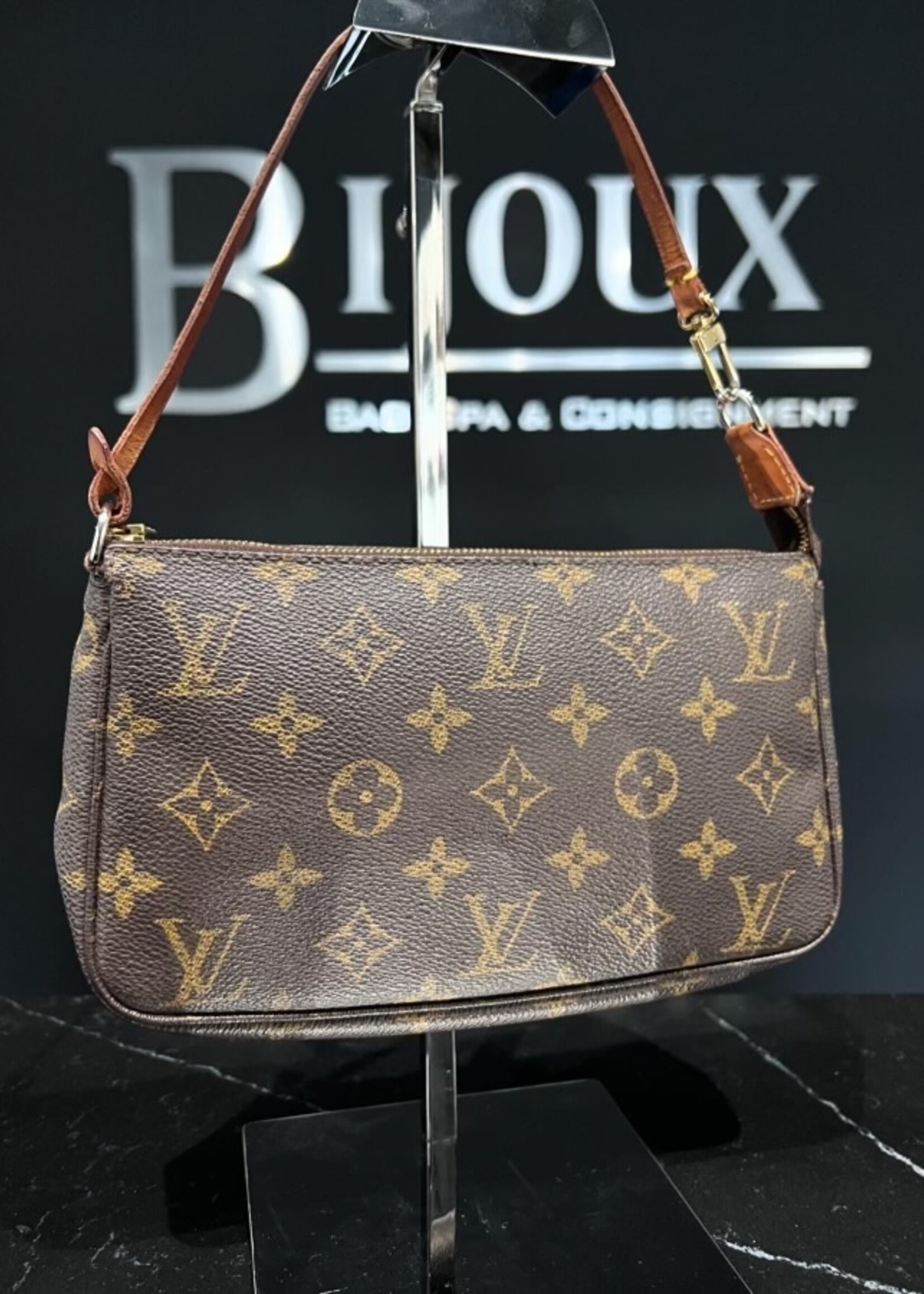 Louis Vuitton SOLD - Louis Vuitton Monogram Pochette