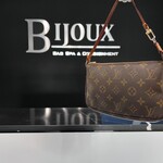 Louis Vuitton SOLD - Louis Vuitton Monogram Pochette