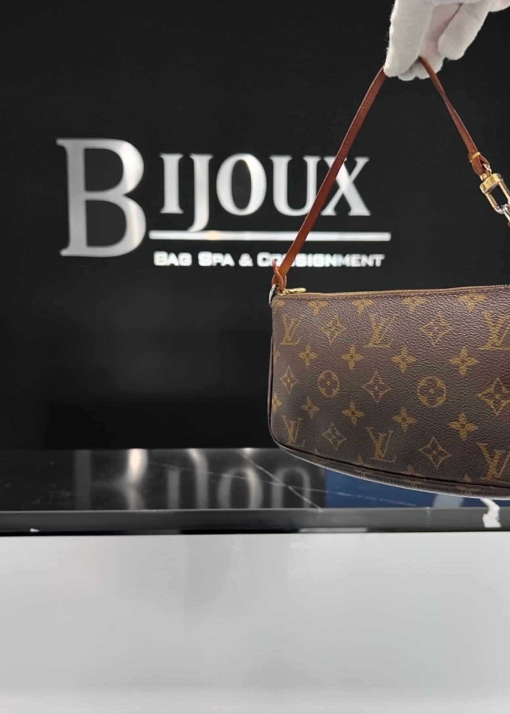Louis Vuitton SOLD - Louis Vuitton Monogram Pochette