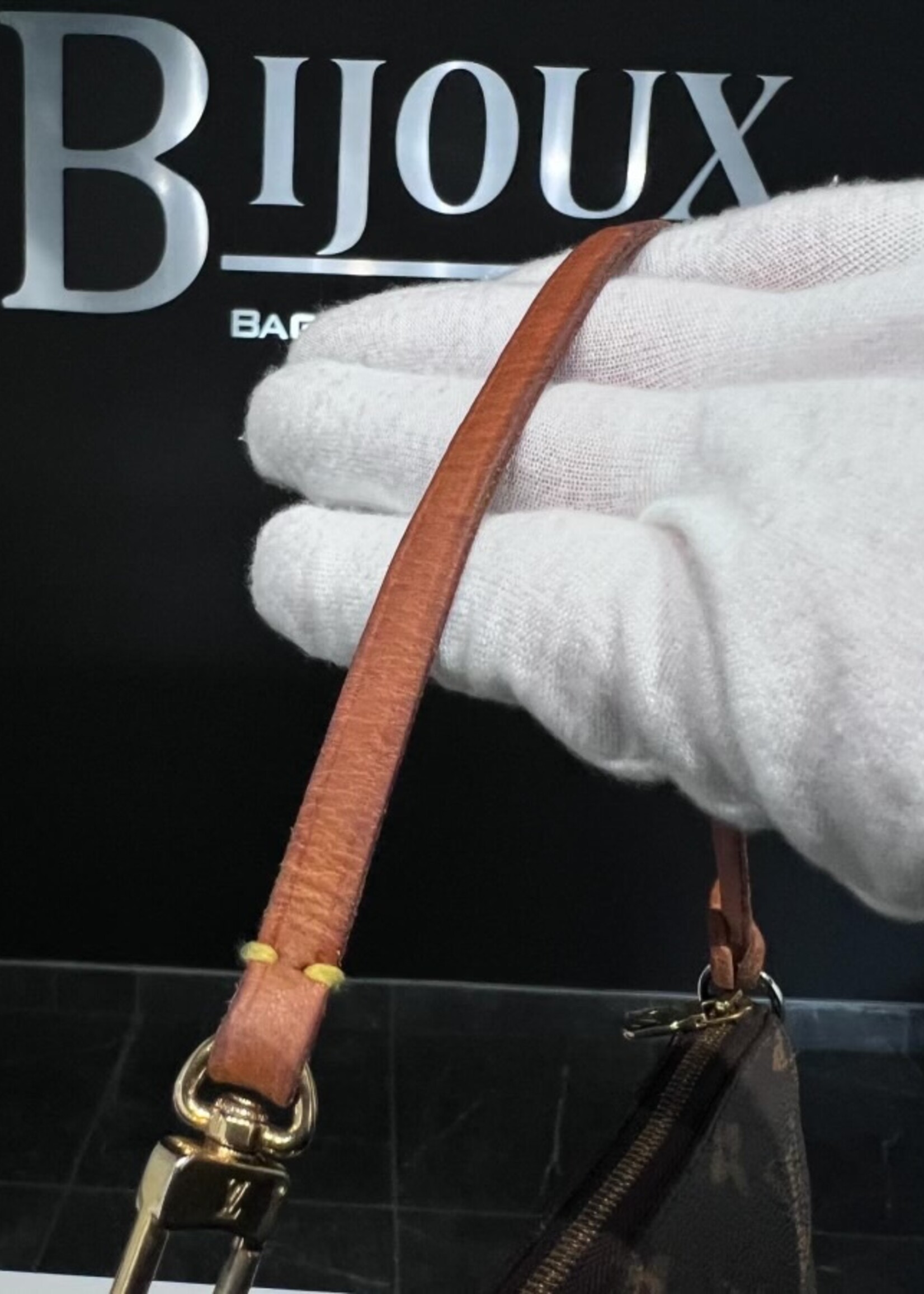 Louis Vuitton SOLD - Louis Vuitton Monogram Pochette