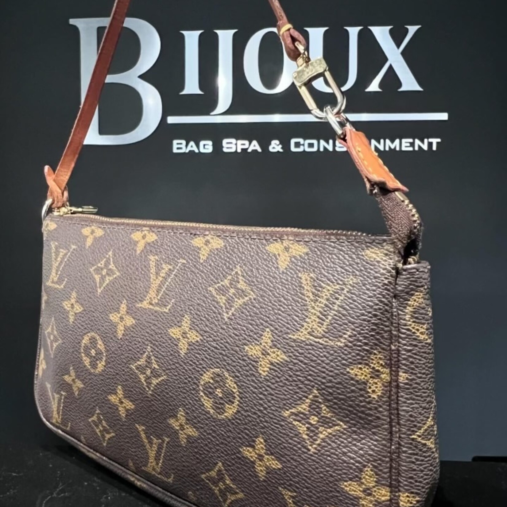 Louis Vuitton SOLD - Louis Vuitton Monogram Pochette