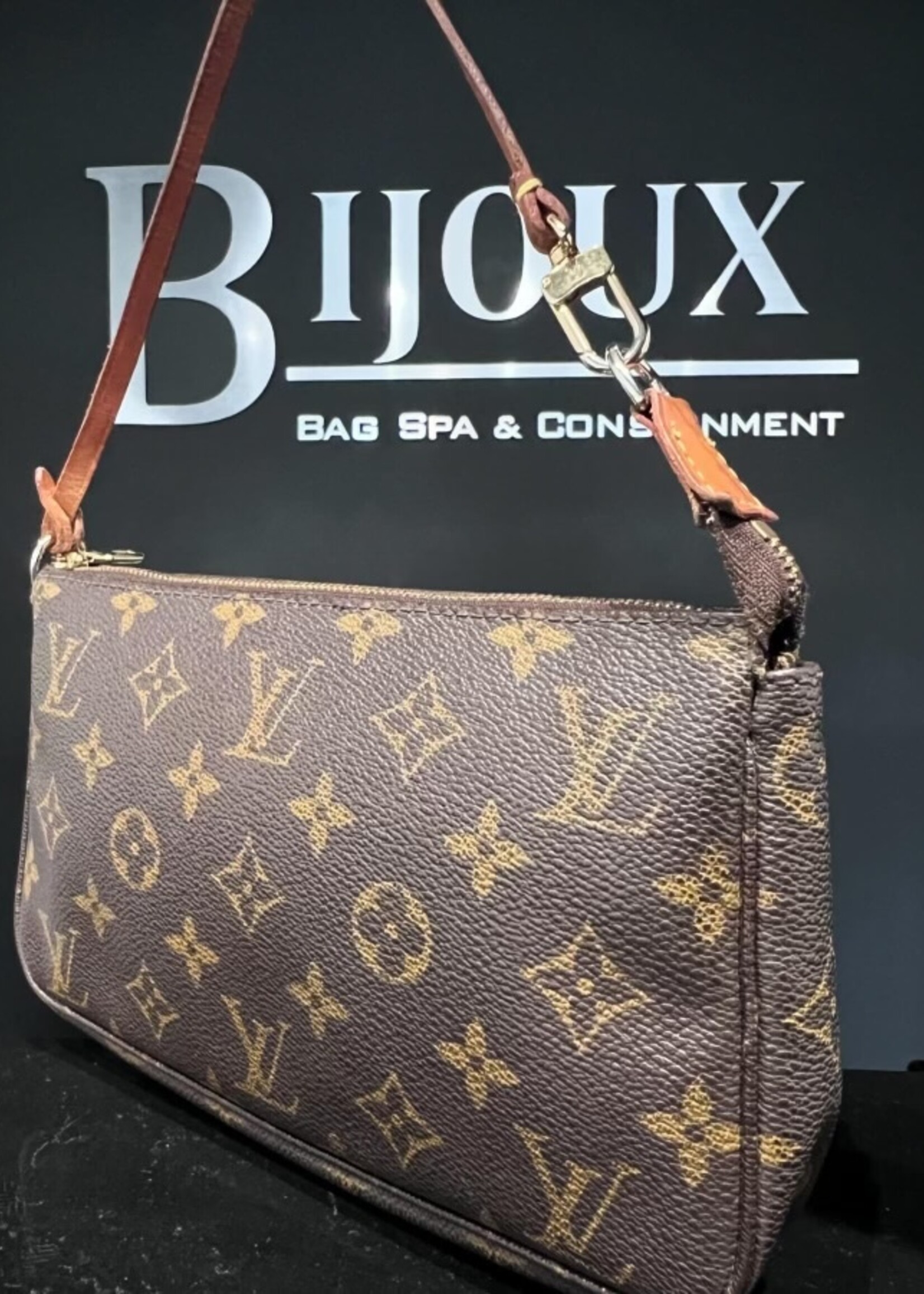 Louis Vuitton SOLD - Louis Vuitton Monogram Pochette