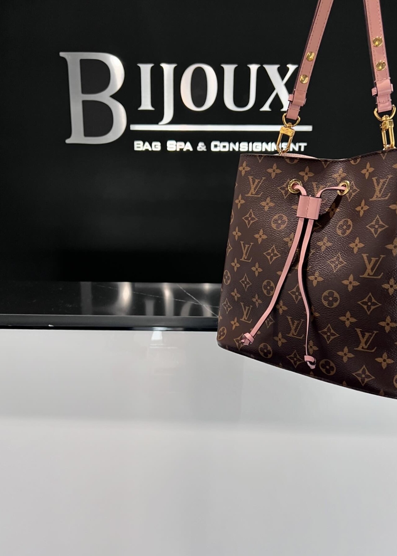 SOLD - Louis Vuitton Neo Neo