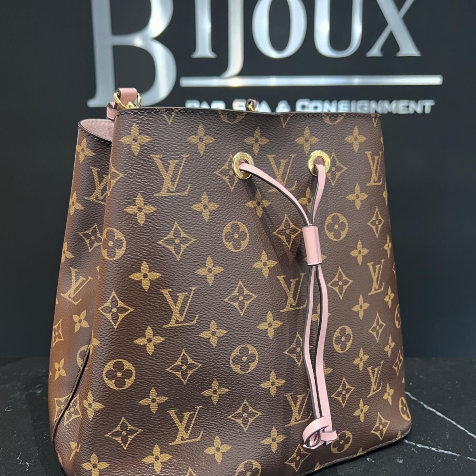 SOLD - Louis Vuitton Neo Neo