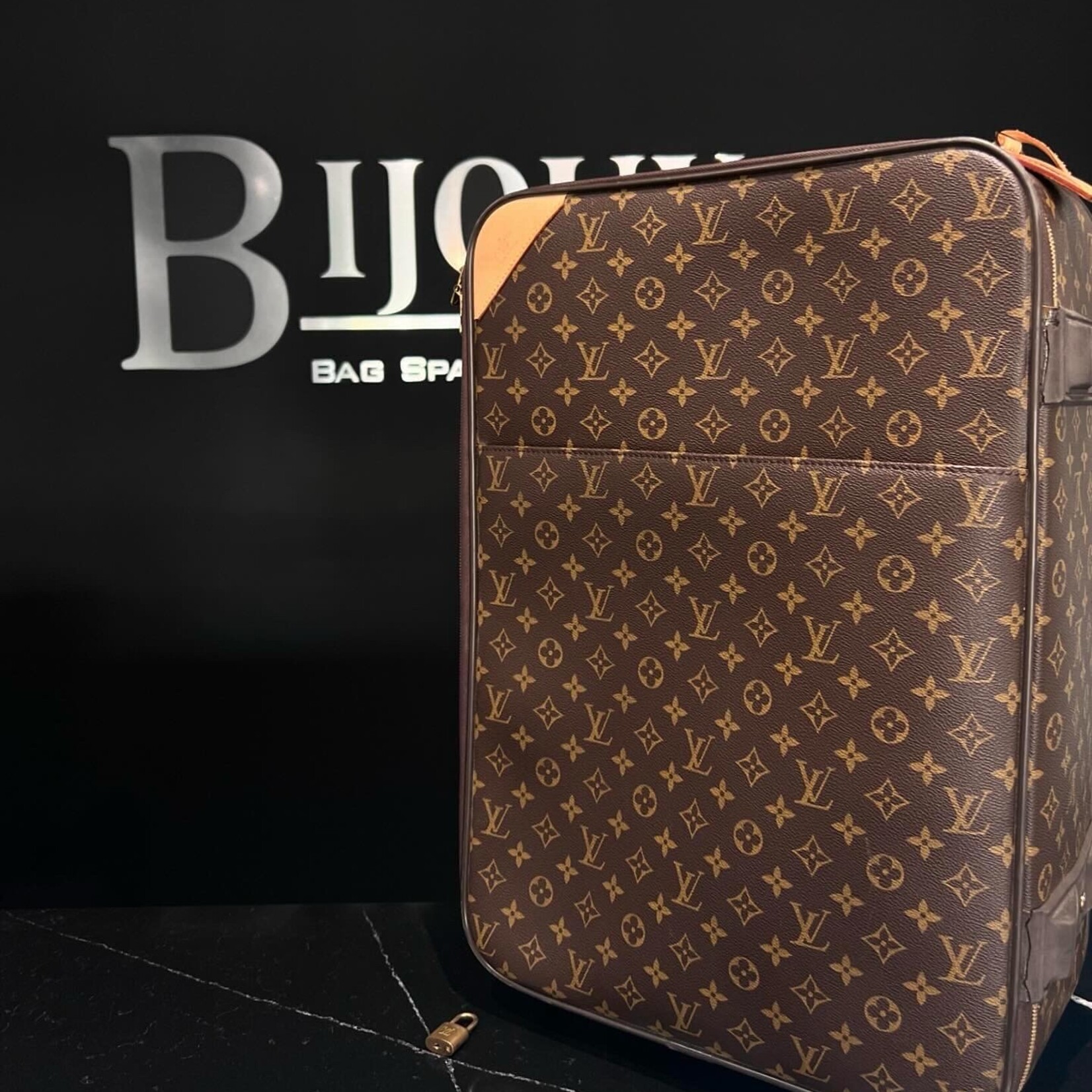 Louis Vuitton SOLD- Louis Vuitton Pegases Legere 55