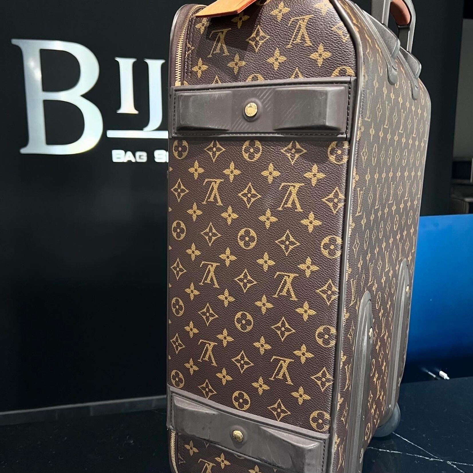 Louis Vuitton SOLD- Louis Vuitton Pegases Legere 55