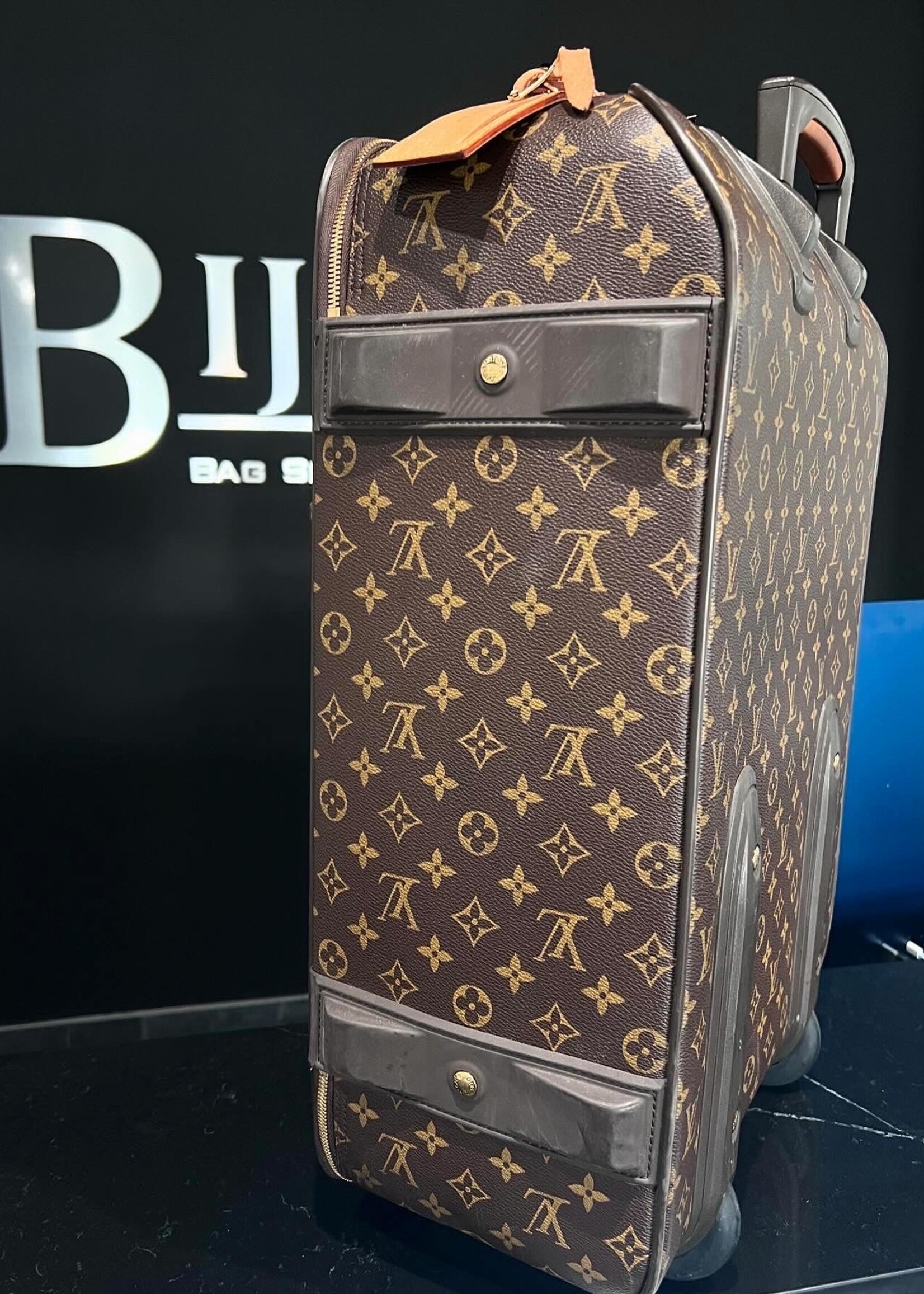 Louis Vuitton SOLD- Louis Vuitton Pegases Legere 55