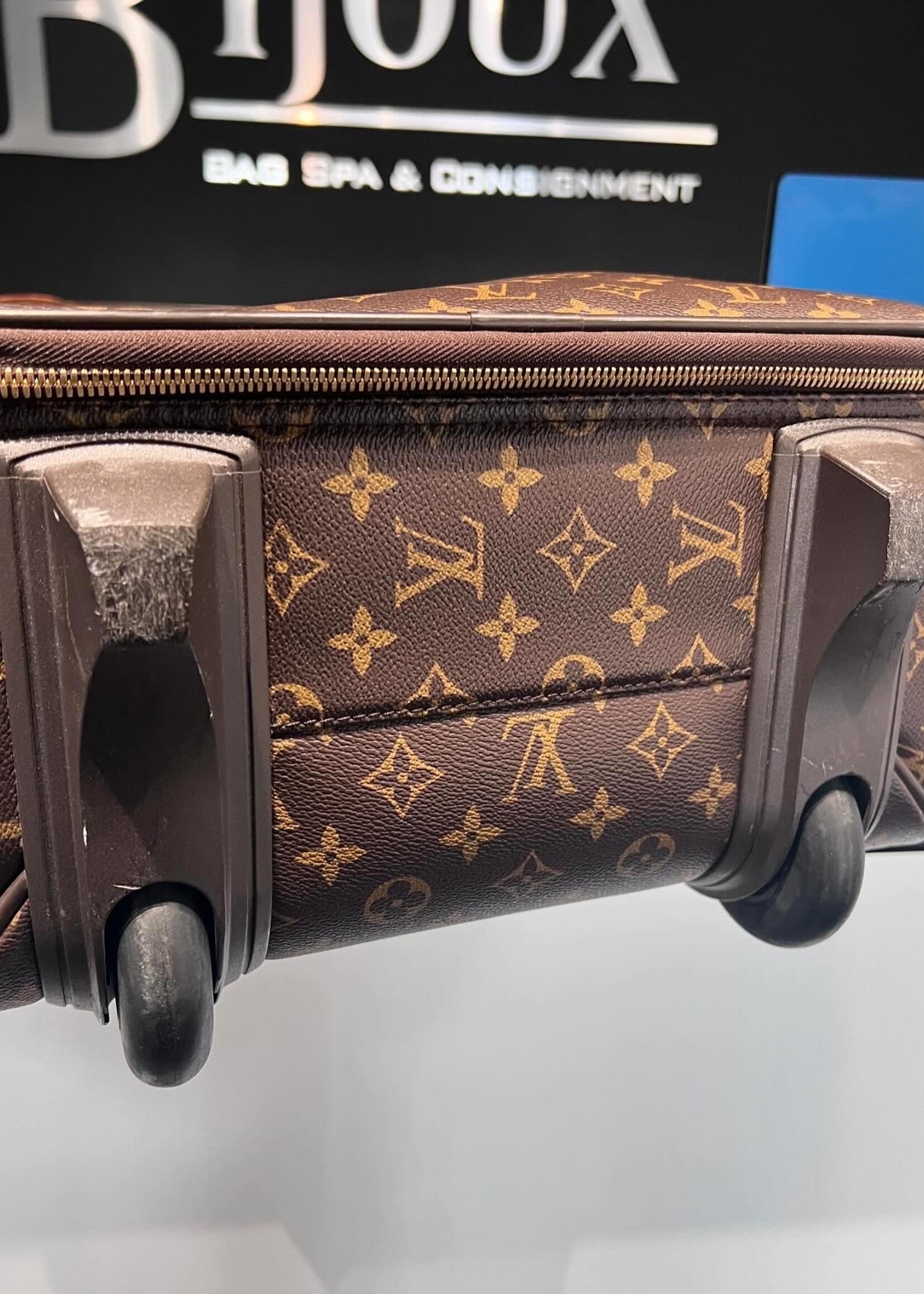 Louis Vuitton SOLD- Louis Vuitton Pegases Legere 55