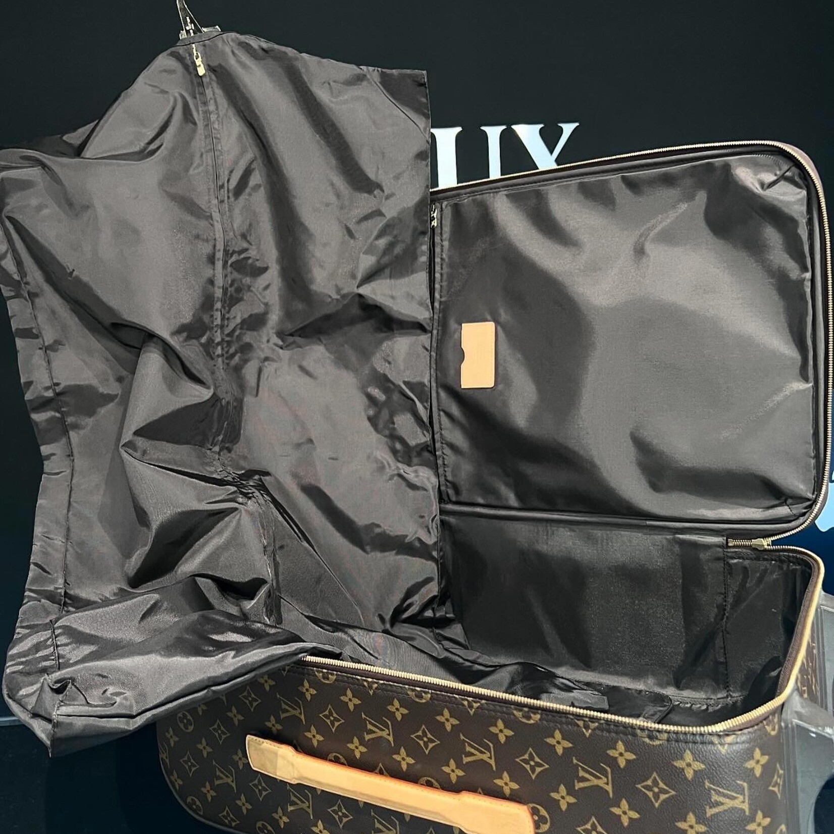 Louis Vuitton SOLD- Louis Vuitton Pegases Legere 55