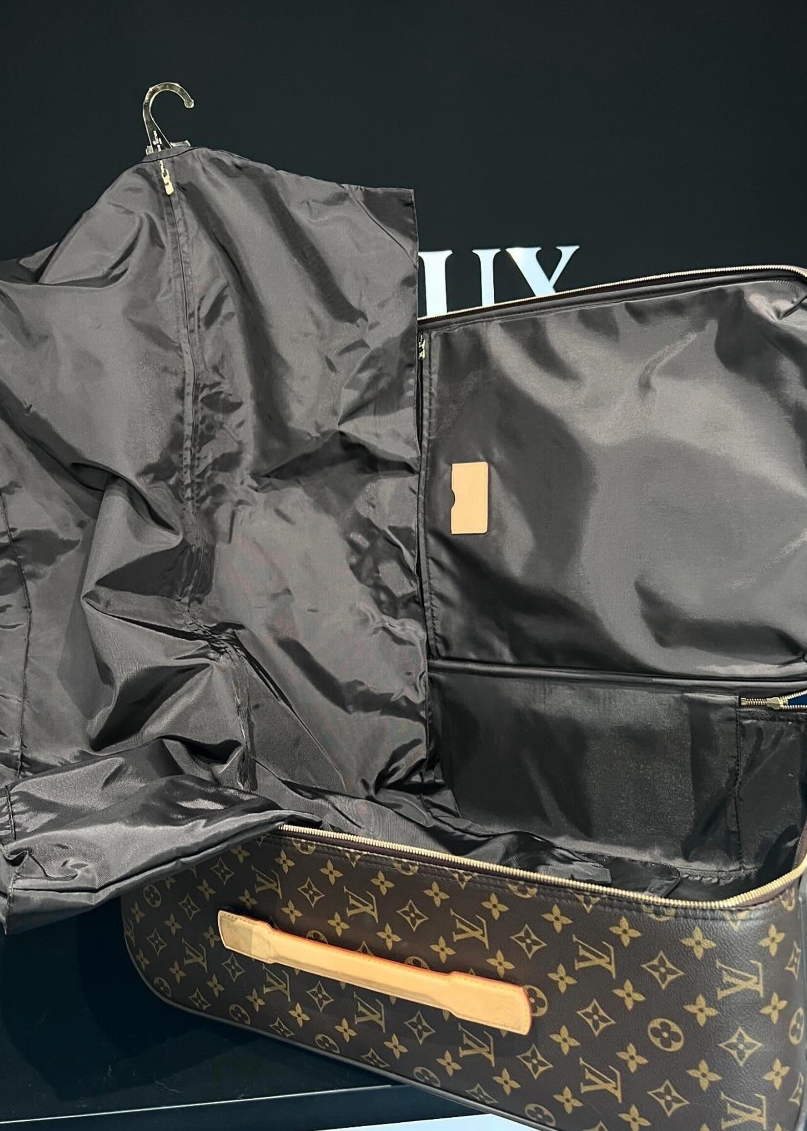 Louis Vuitton SOLD- Louis Vuitton Pegases Legere 55