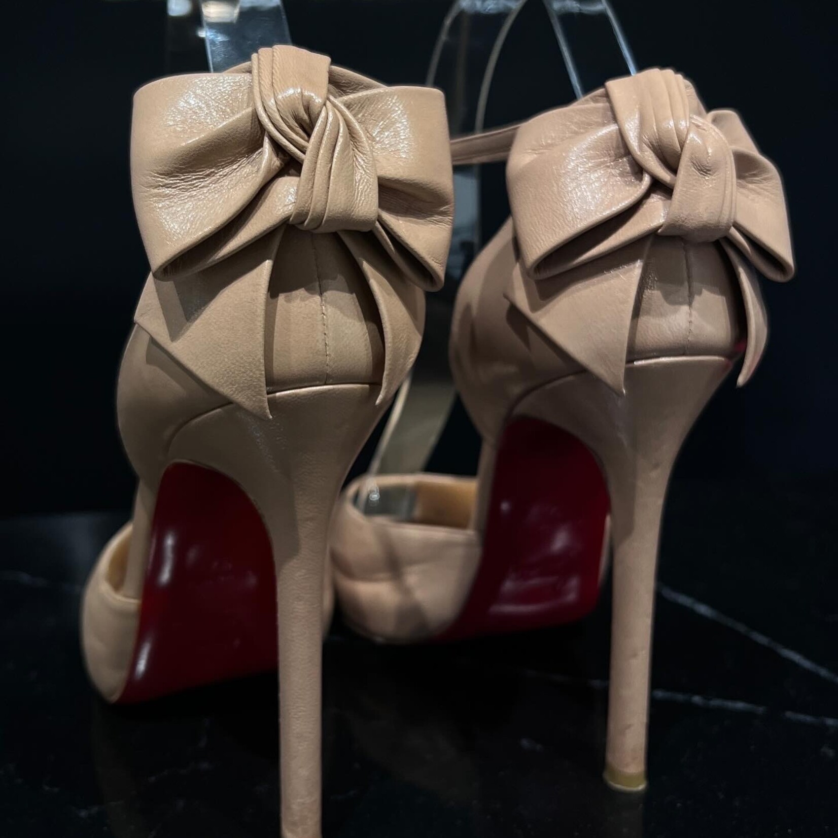 Christian Louboutin Christian Louboutin Dos Noeud Bow 37