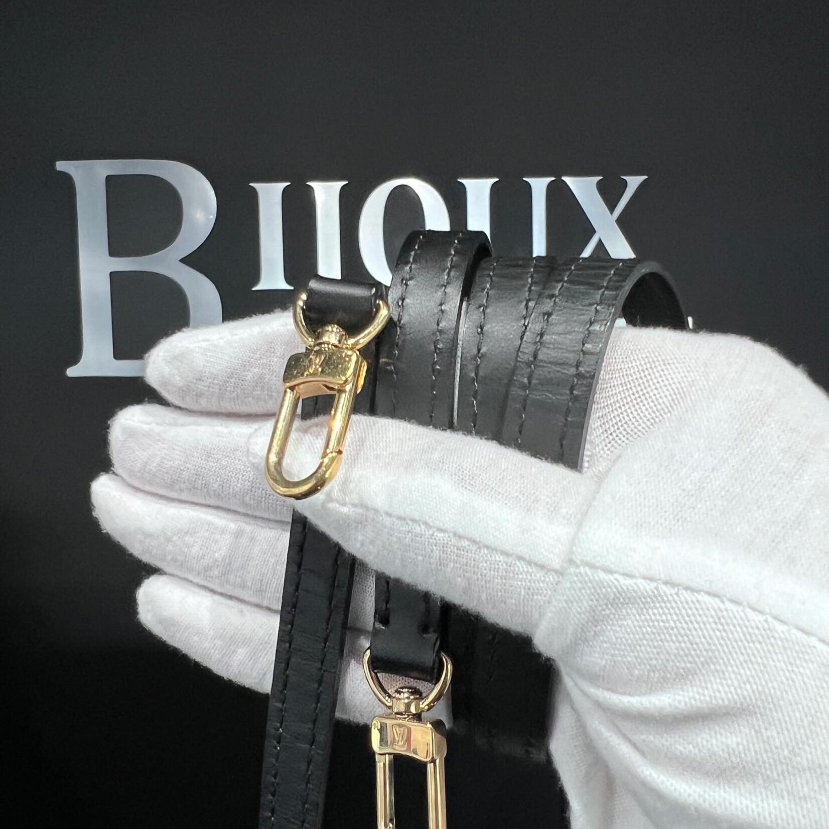 Louis Vuitton SOLD- Louis Vuitton epi Sarvanga