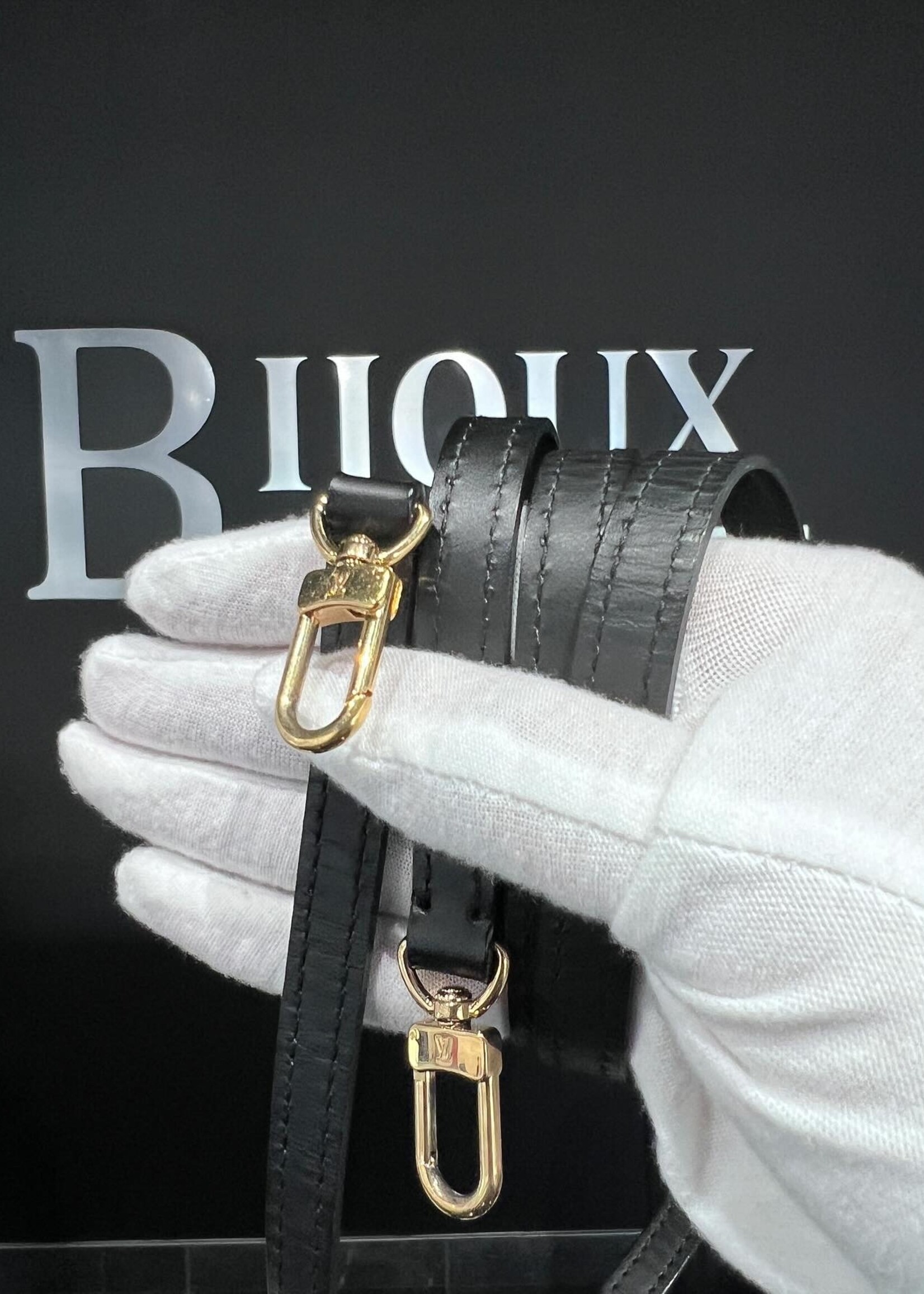 Louis Vuitton SOLD- Louis Vuitton epi Sarvanga