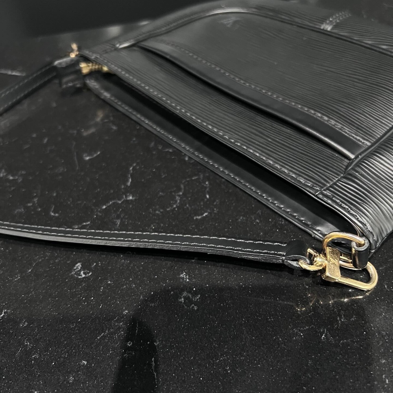 Louis Vuitton SOLD- Louis Vuitton epi Sarvanga