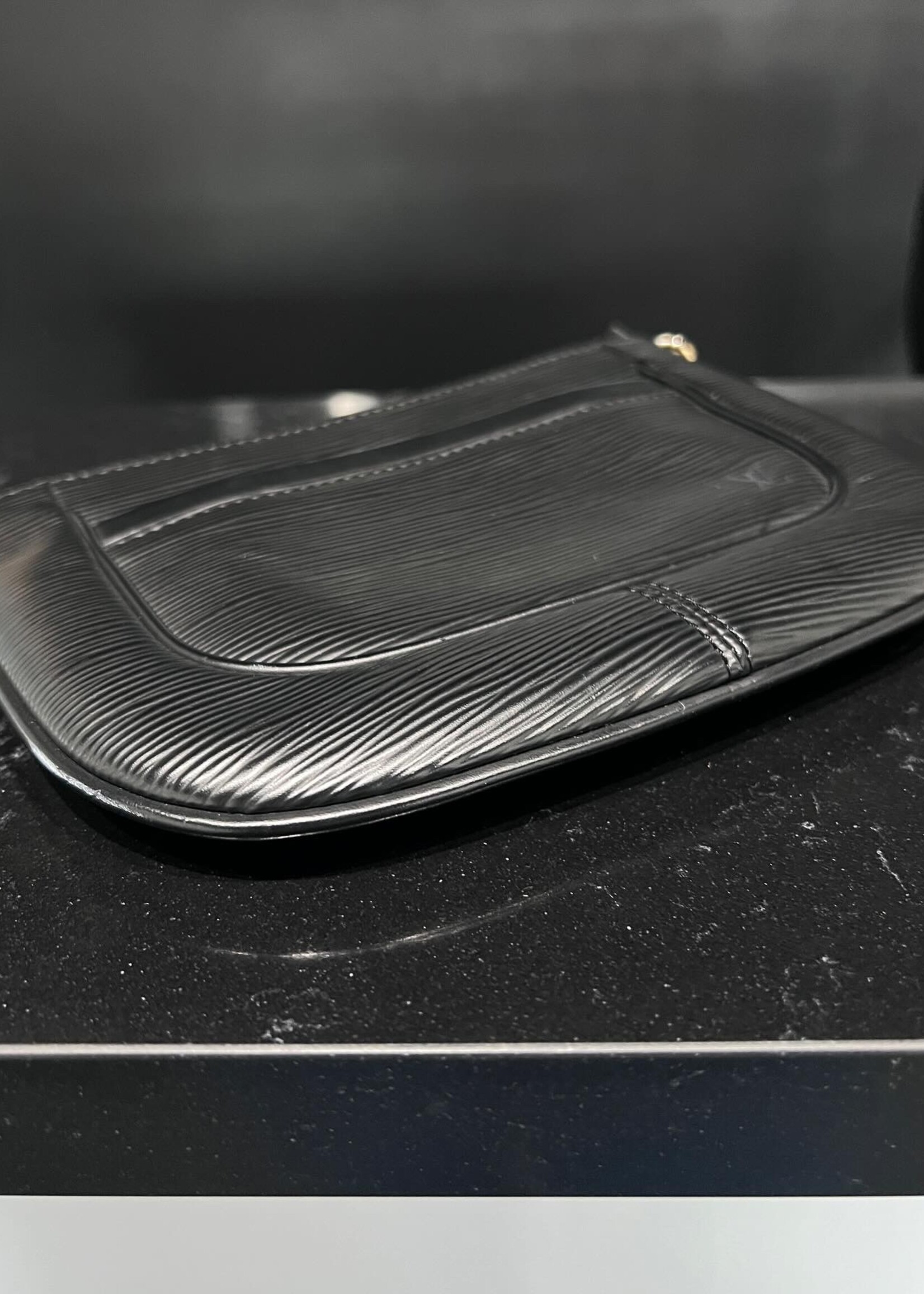 Louis Vuitton SOLD- Louis Vuitton epi Sarvanga