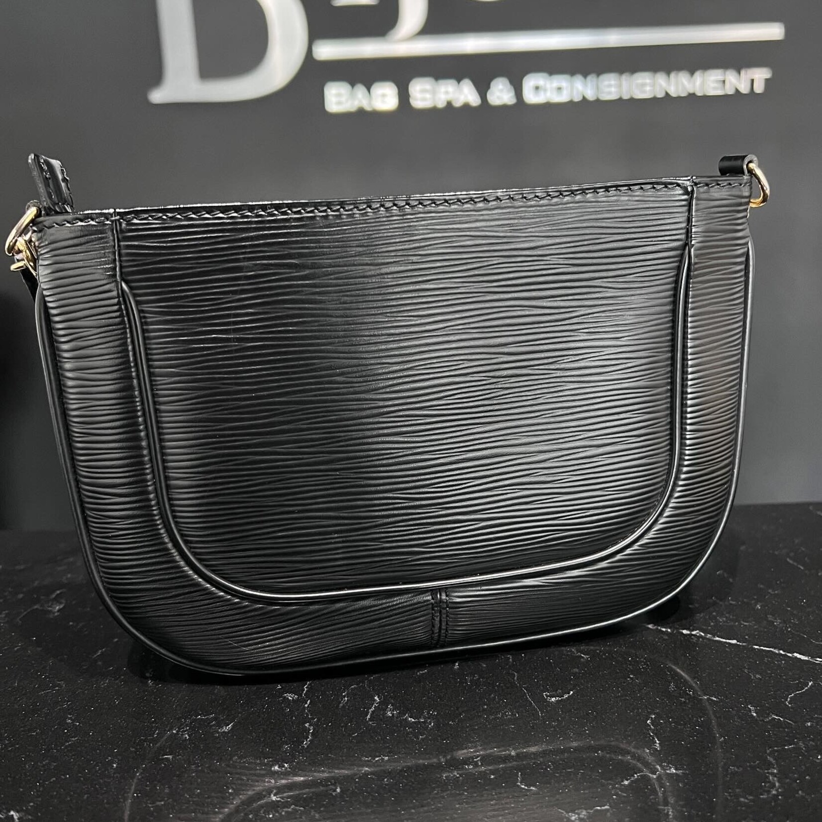 Louis Vuitton SOLD- Louis Vuitton epi Sarvanga
