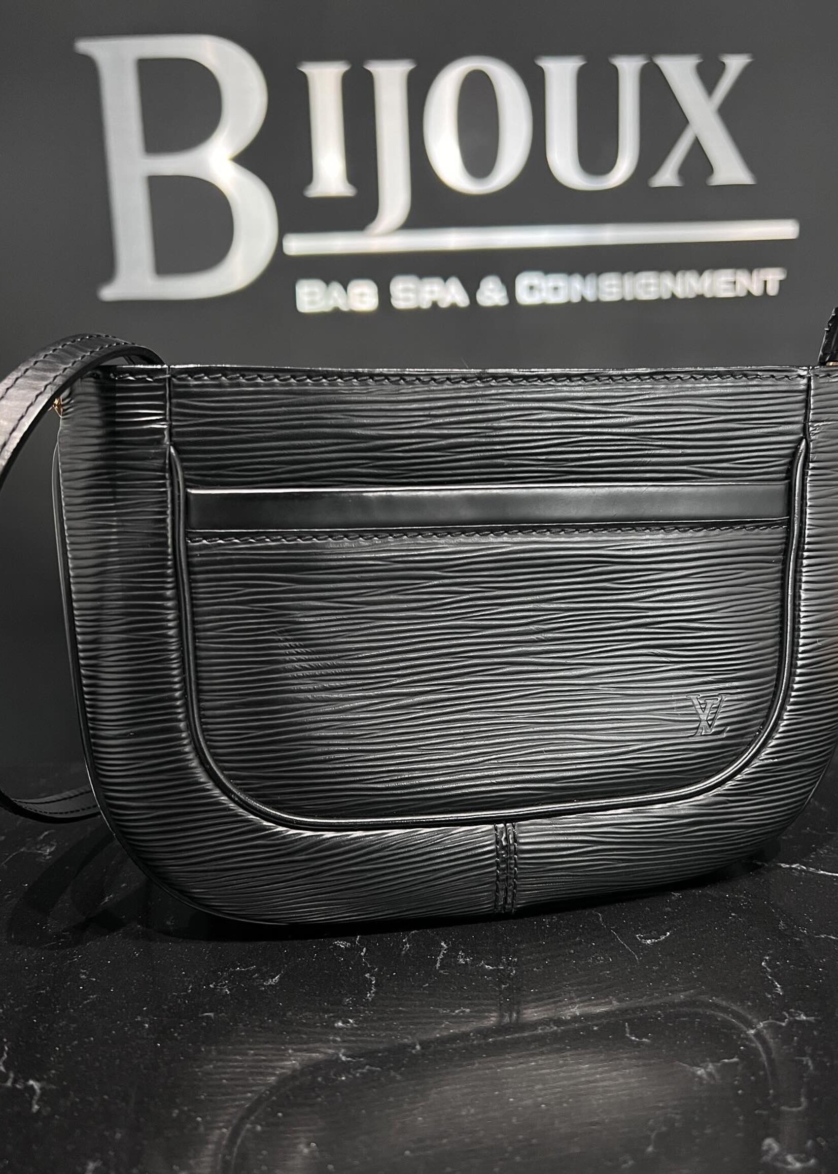 Louis Vuitton SOLD- Louis Vuitton epi Sarvanga