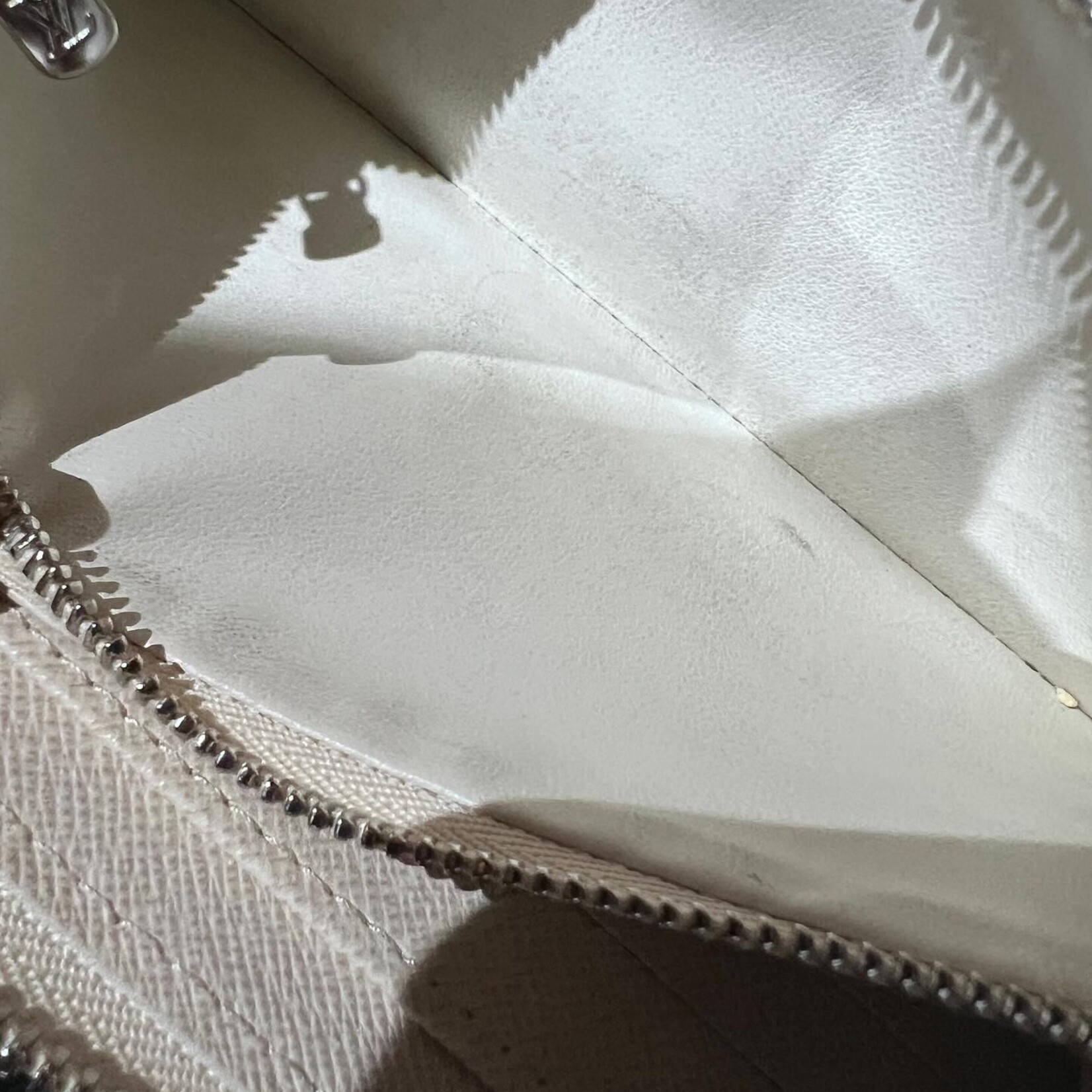 Louis Vuitton Louis Vuitton white Epi Zippy Wallet