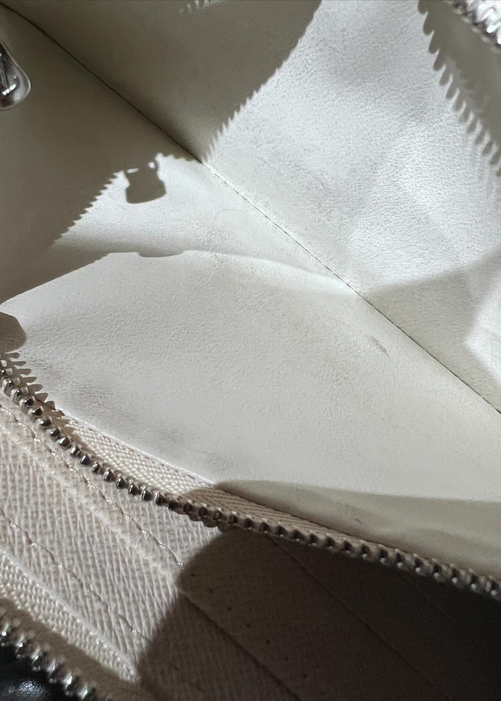 Louis Vuitton Louis Vuitton white Epi Zippy Wallet