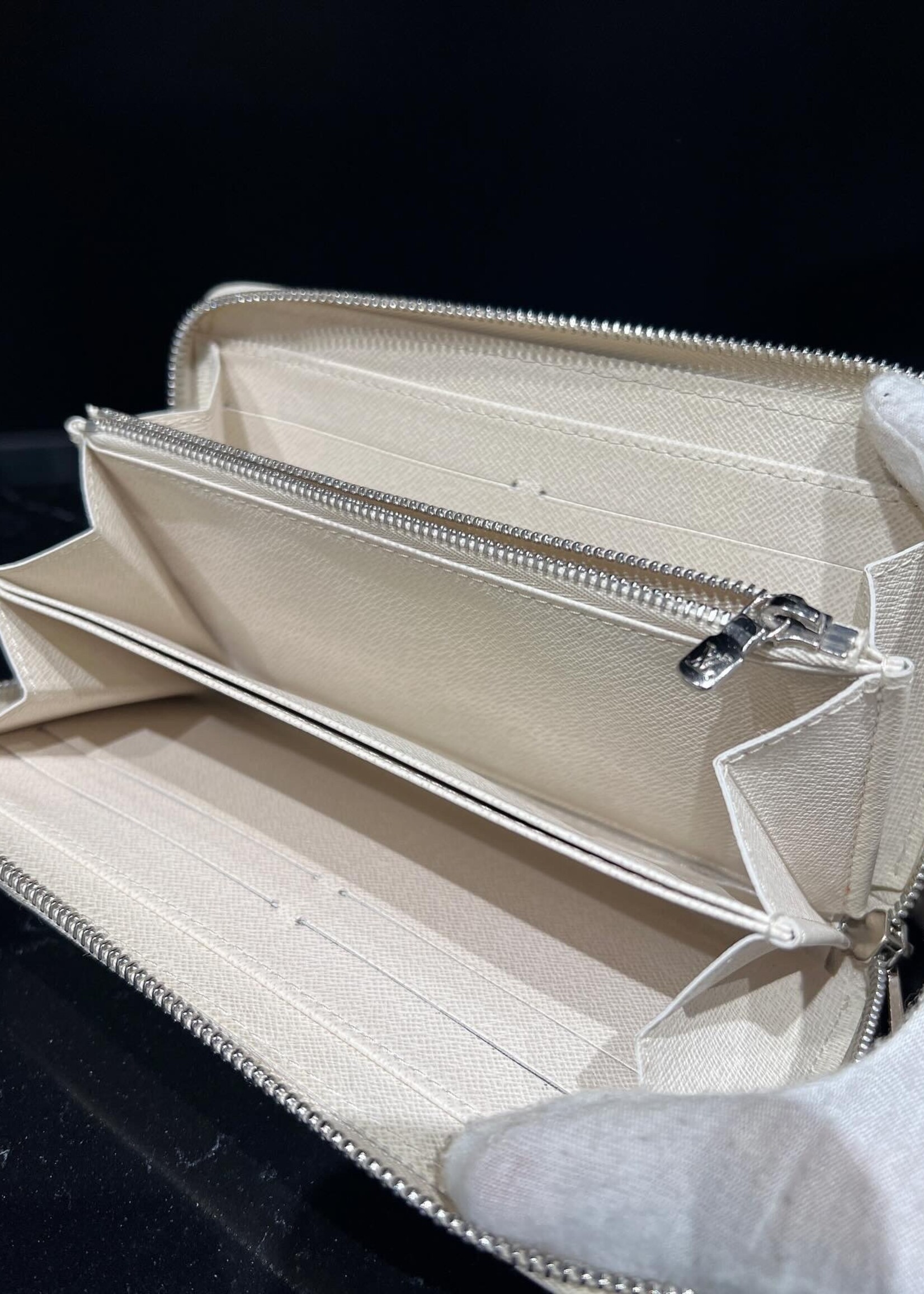 Louis Vuitton Louis Vuitton white Epi Zippy Wallet
