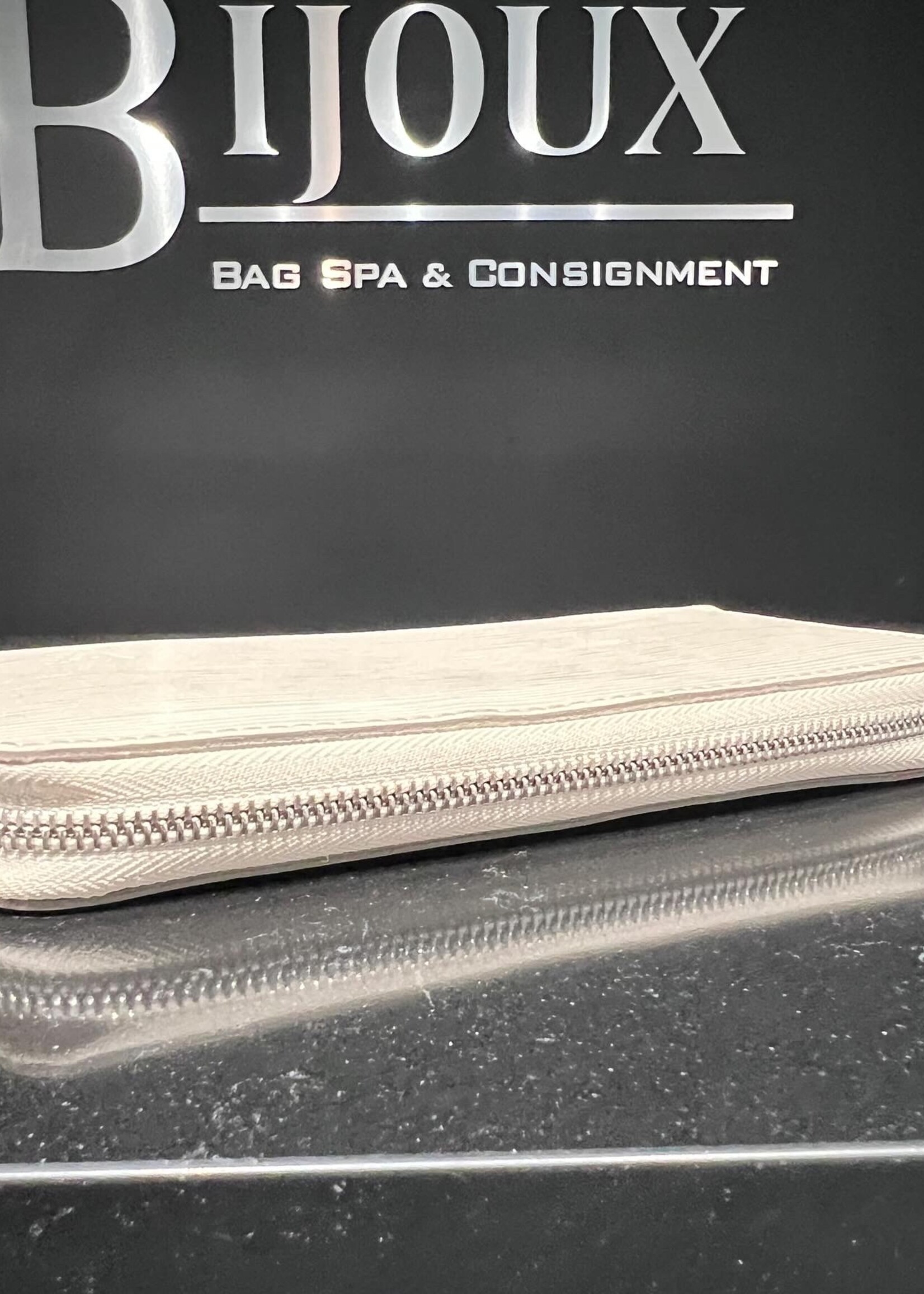 Louis Vuitton SOLD - Louis Vuitton white Epi Zippy Wallet