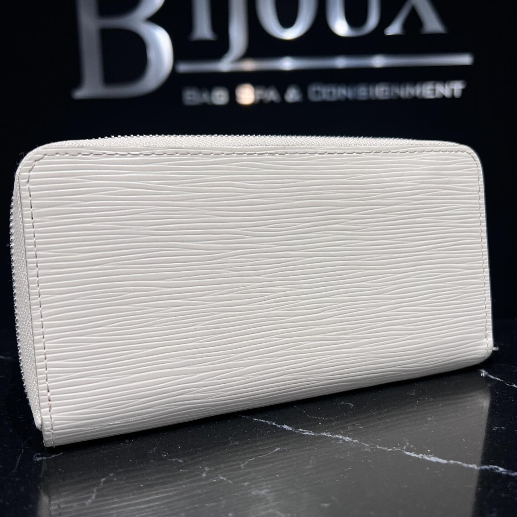 Louis Vuitton Louis Vuitton white Epi Zippy Wallet