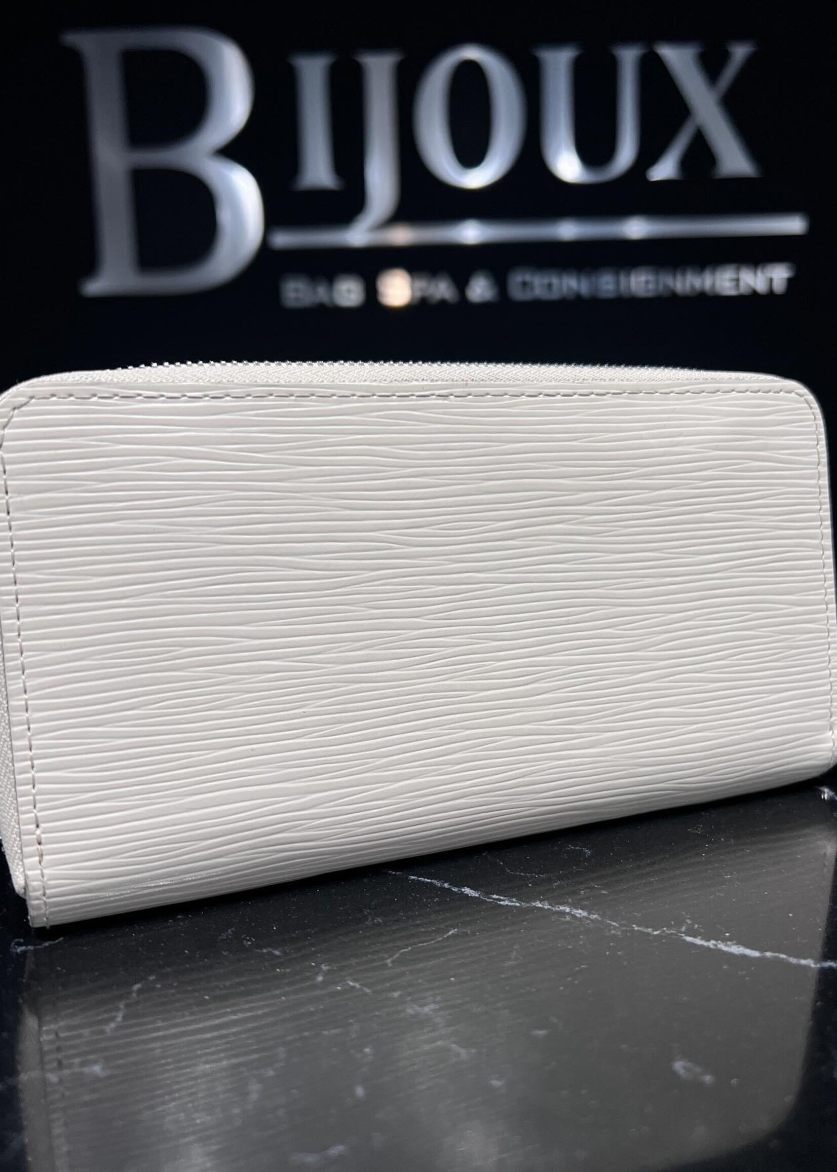 Louis Vuitton Louis Vuitton white Epi Zippy Wallet