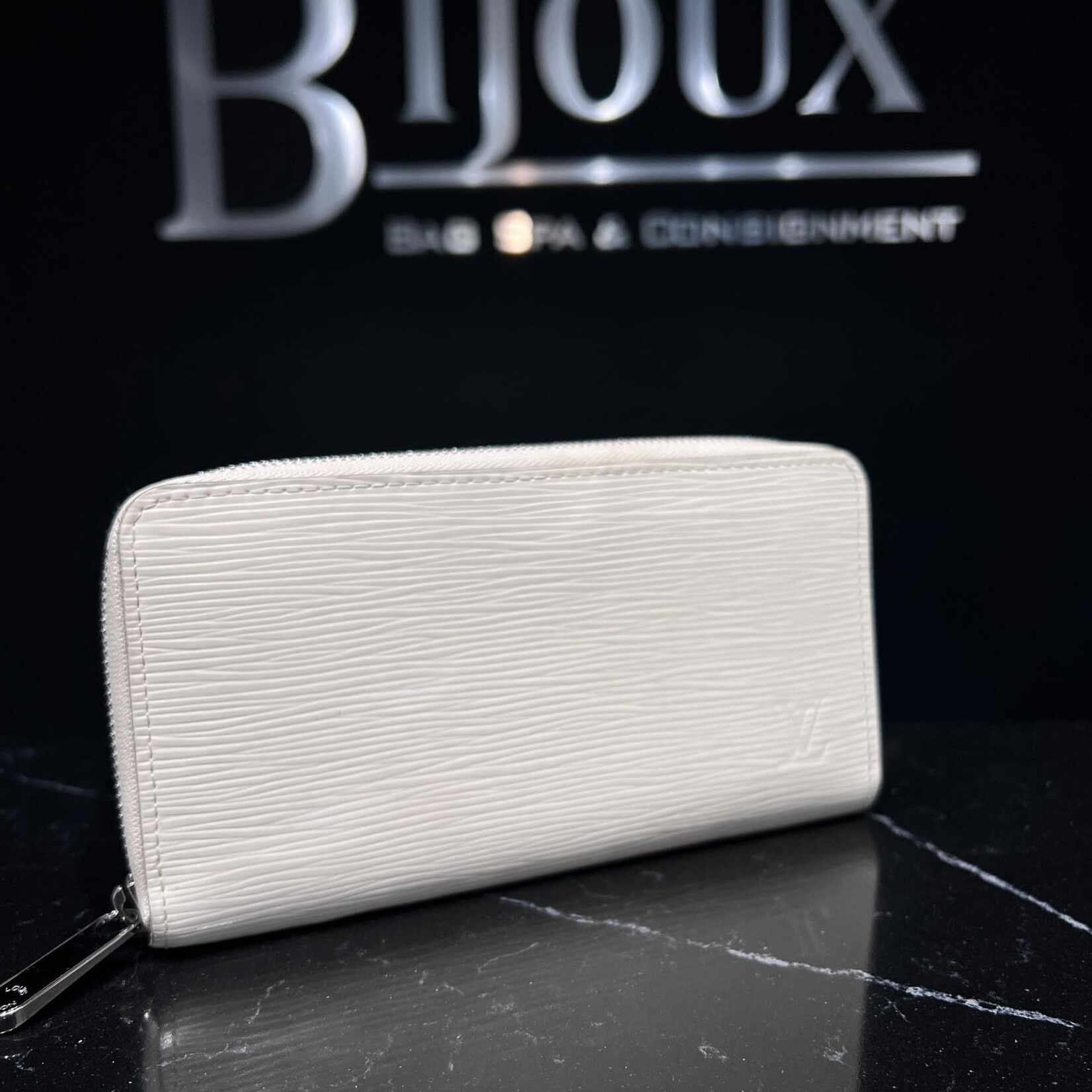 Louis Vuitton Louis Vuitton white Epi Zippy Wallet