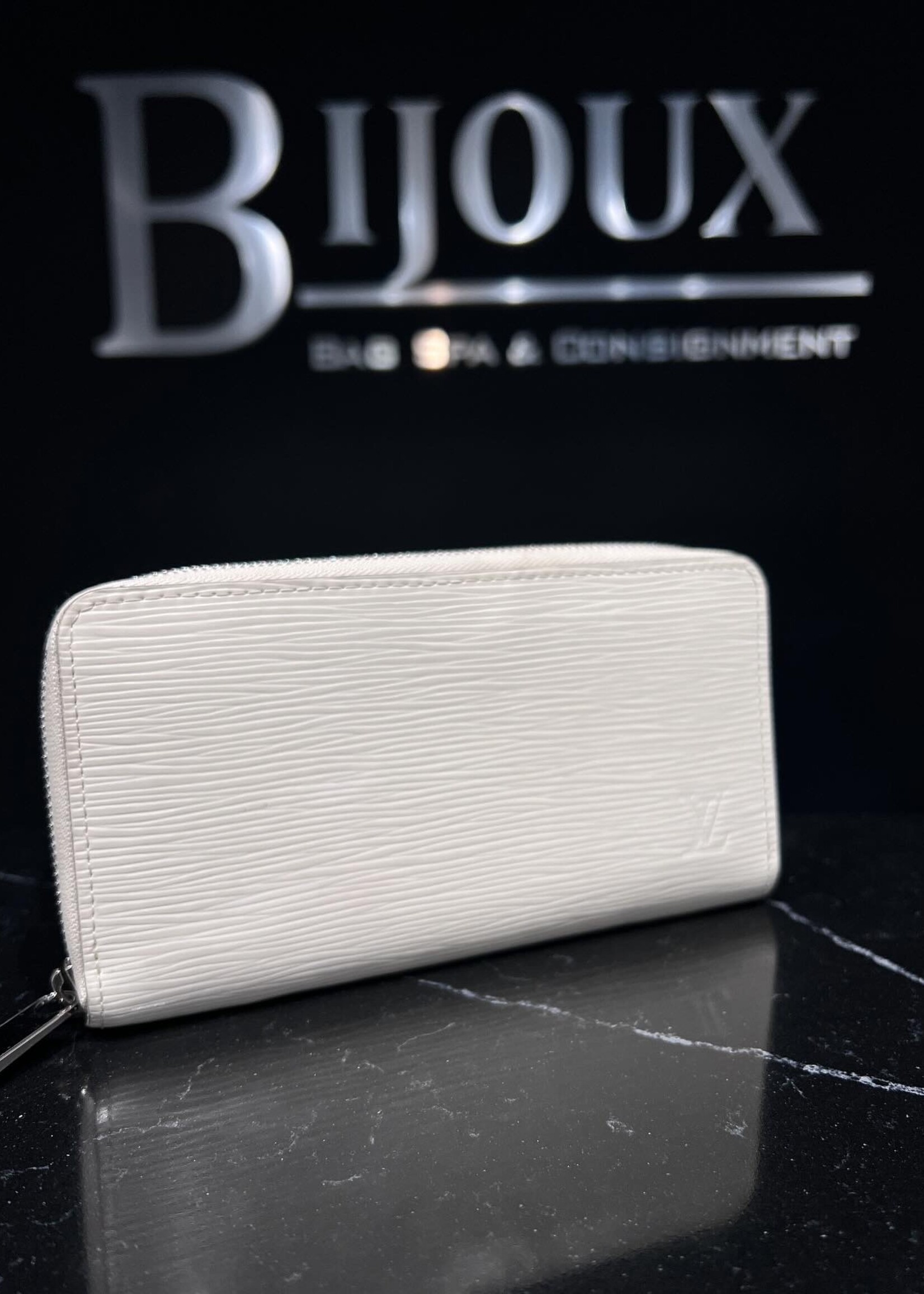 Louis Vuitton Louis Vuitton white Epi Zippy Wallet