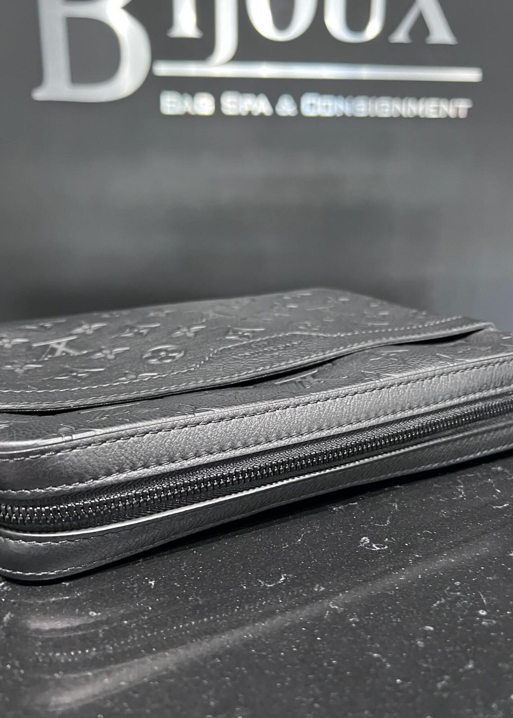 Louis Vuitton SOLD- Louis Vuitton Trio Messanger Noir