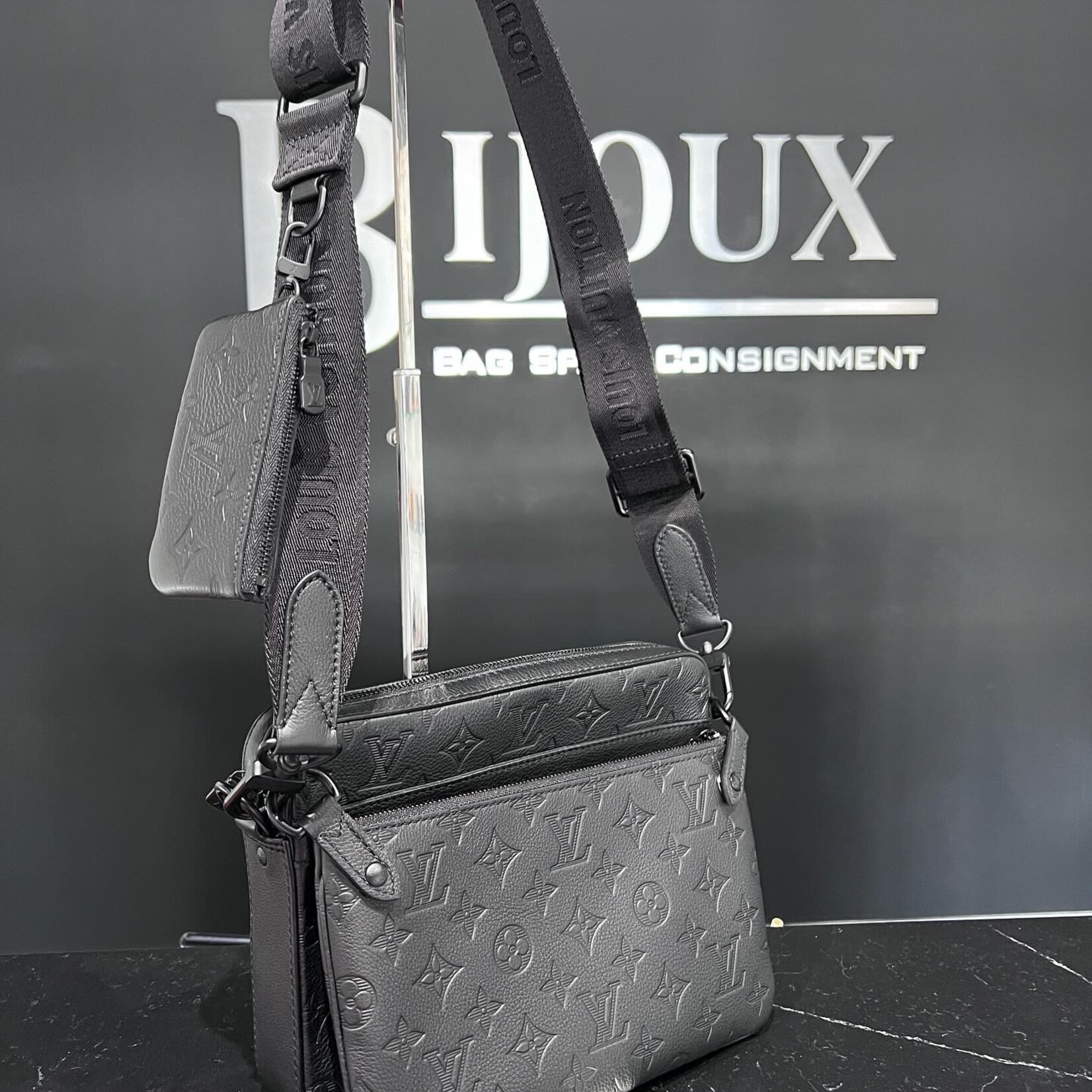 Louis Vuitton SOLD- Louis Vuitton Trio Messanger Noir