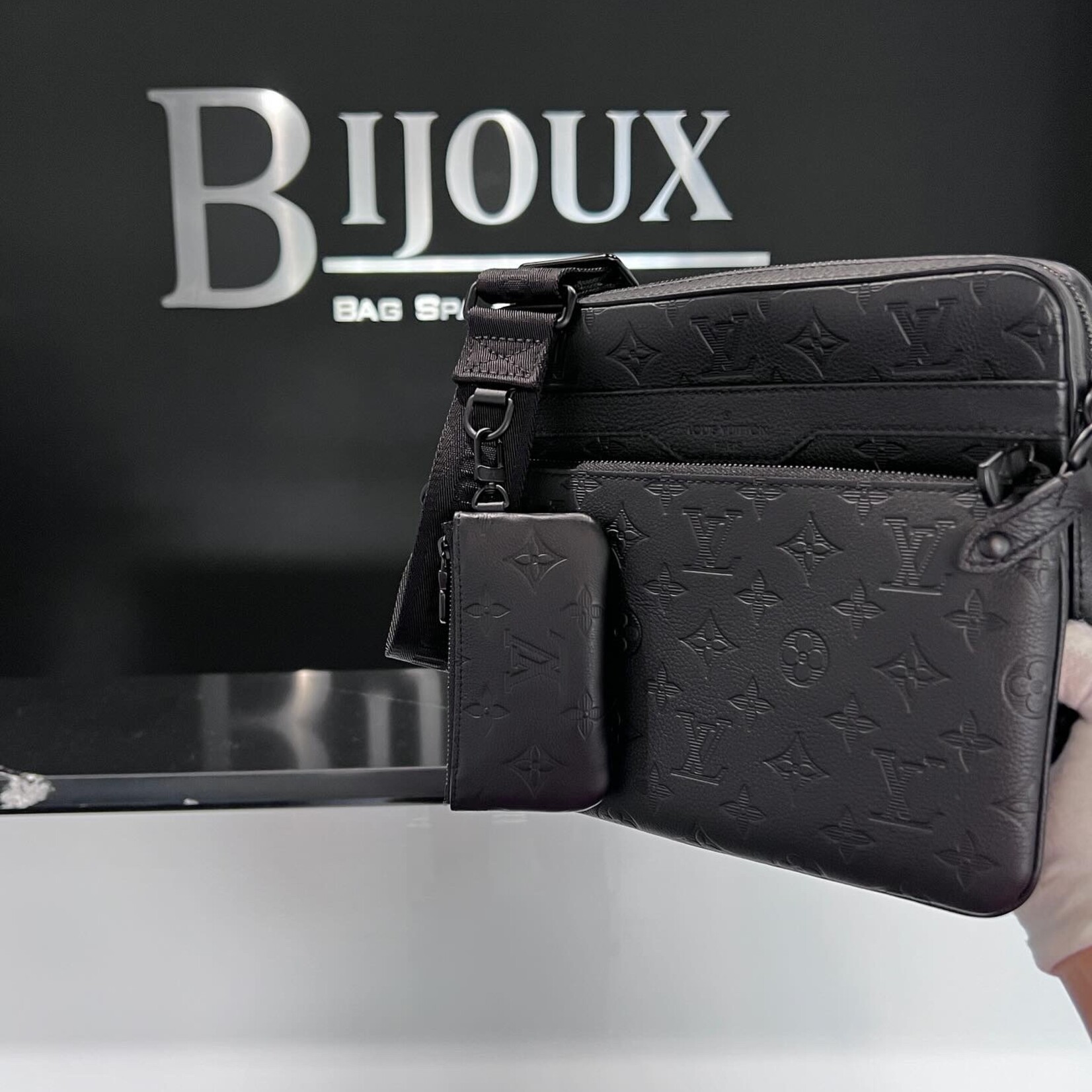 Louis Vuitton SOLD- Louis Vuitton Trio Messanger Noir