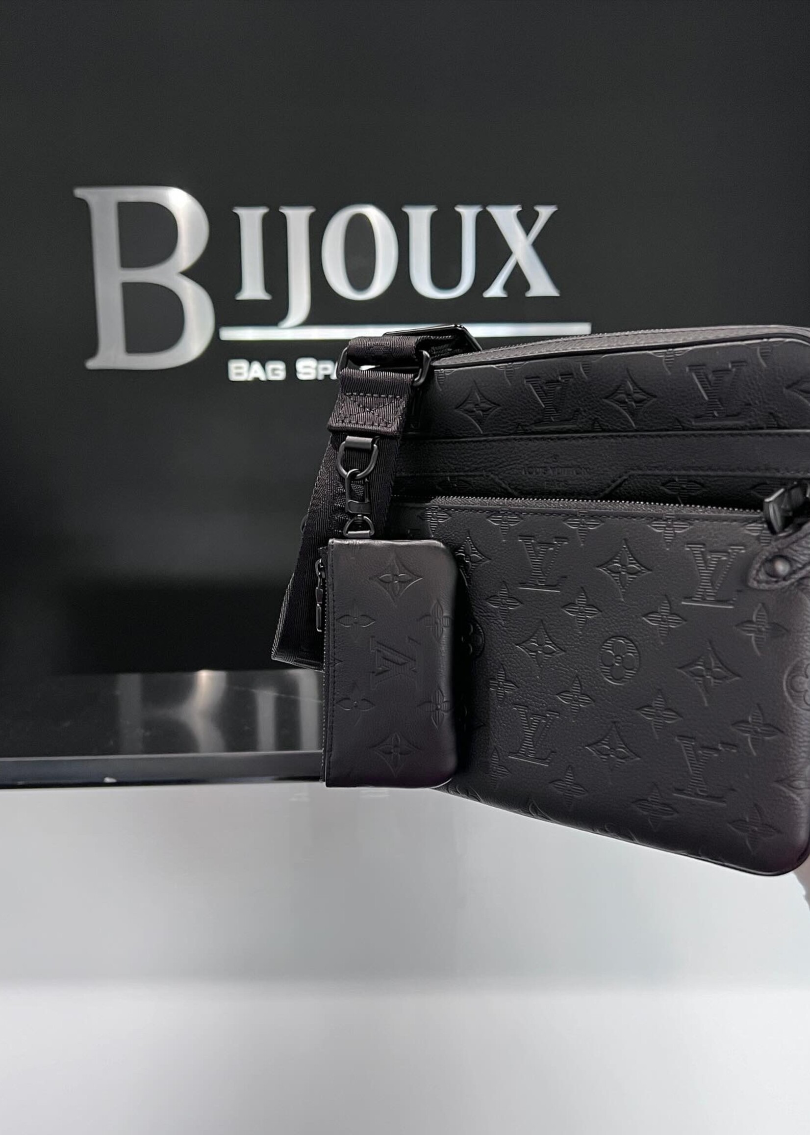 Louis Vuitton SOLD- Louis Vuitton Trio Messanger Noir