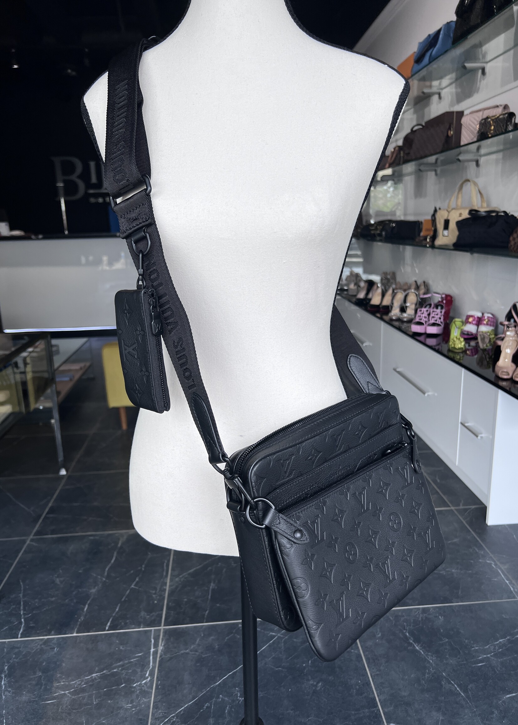 Louis Vuitton SOLD- Louis Vuitton Trio Messanger Noir