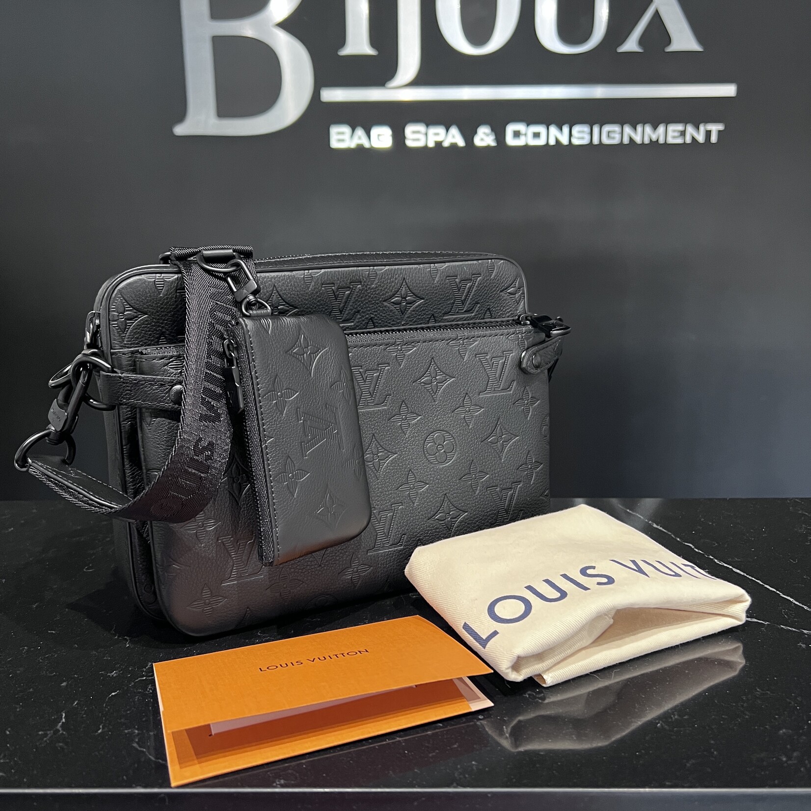 Louis Vuitton SOLD- Louis Vuitton Trio Messanger Noir