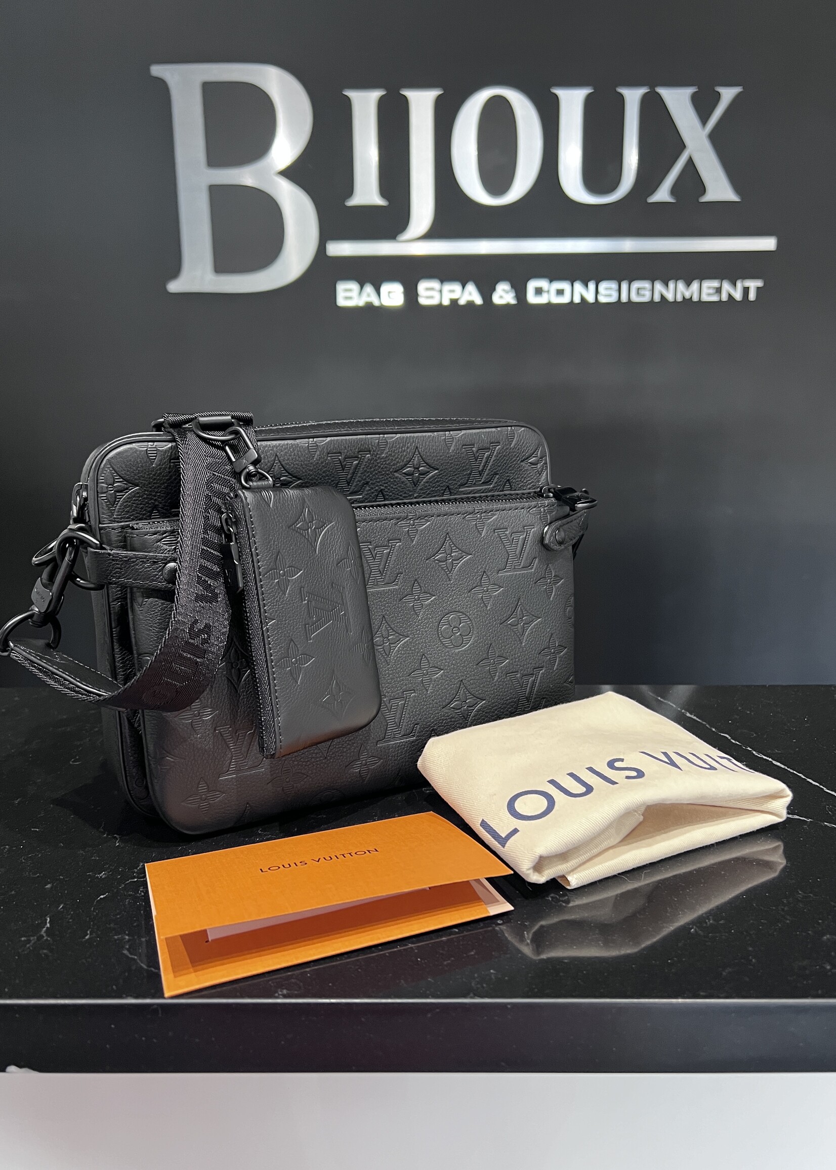 Louis Vuitton SOLD- Louis Vuitton Trio Messanger Noir