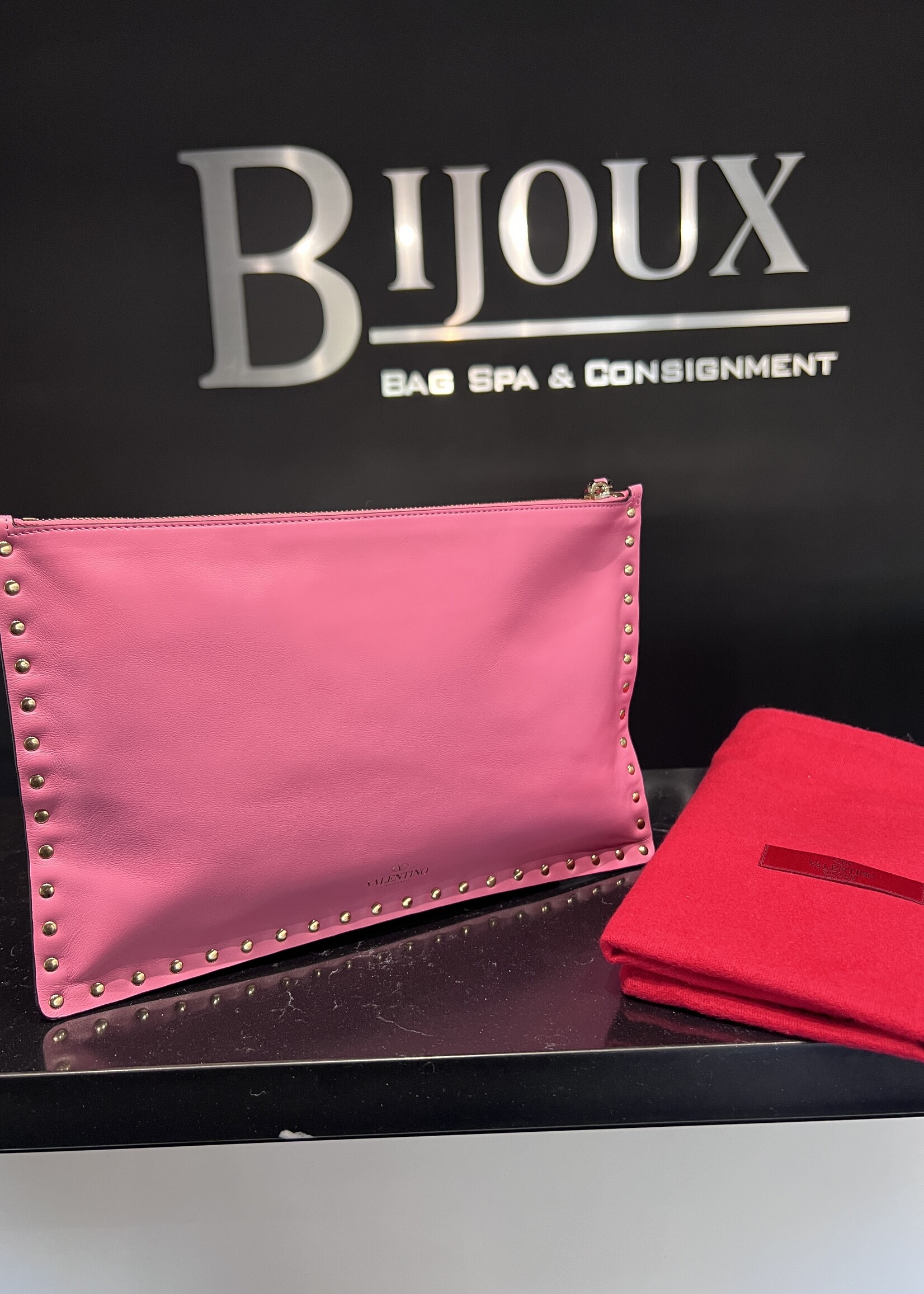 Valentino SOLD- Valentino Garavani Clutch