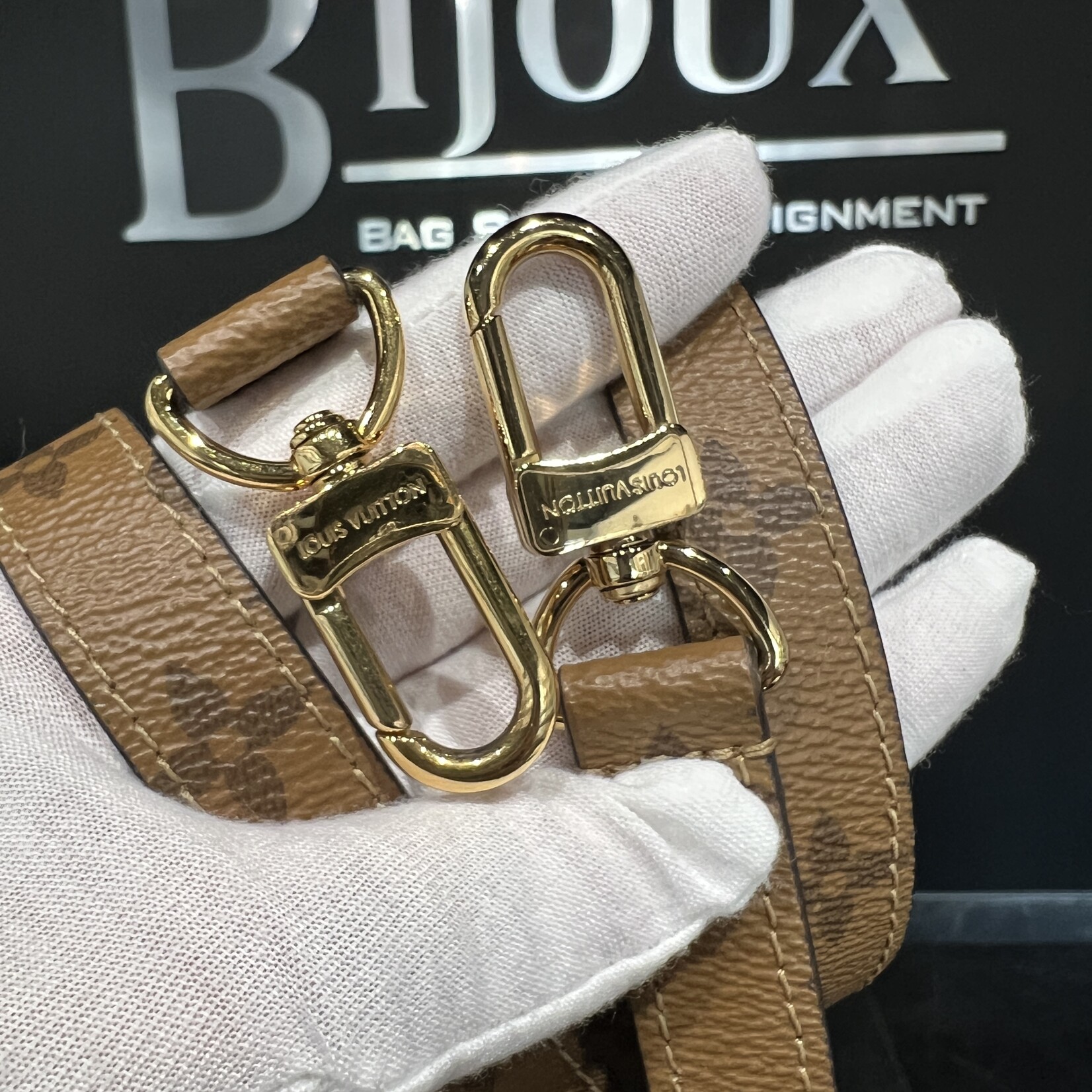 Louis Vuitton SOLD- Louis Vuitton Pochette Metis Reverse
