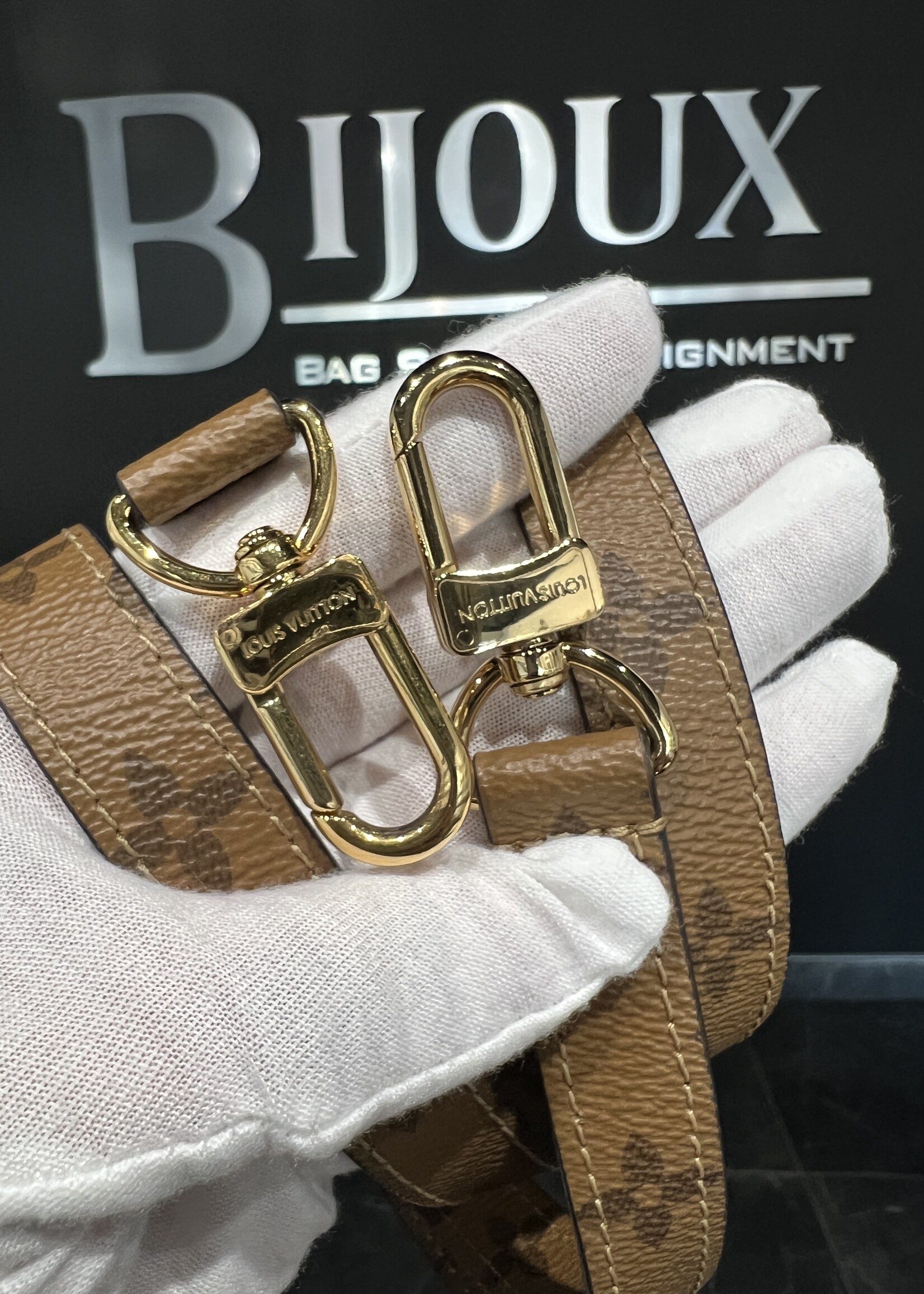 Louis Vuitton SOLD- Louis Vuitton Pochette Metis Reverse