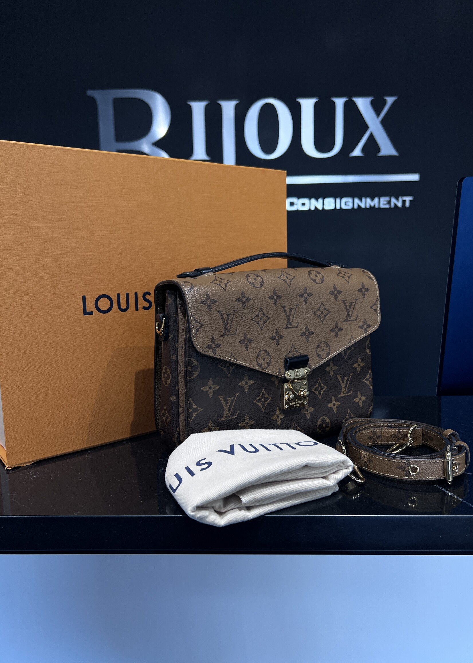 Louis Vuitton SOLD- Louis Vuitton Pochette Metis Reverse