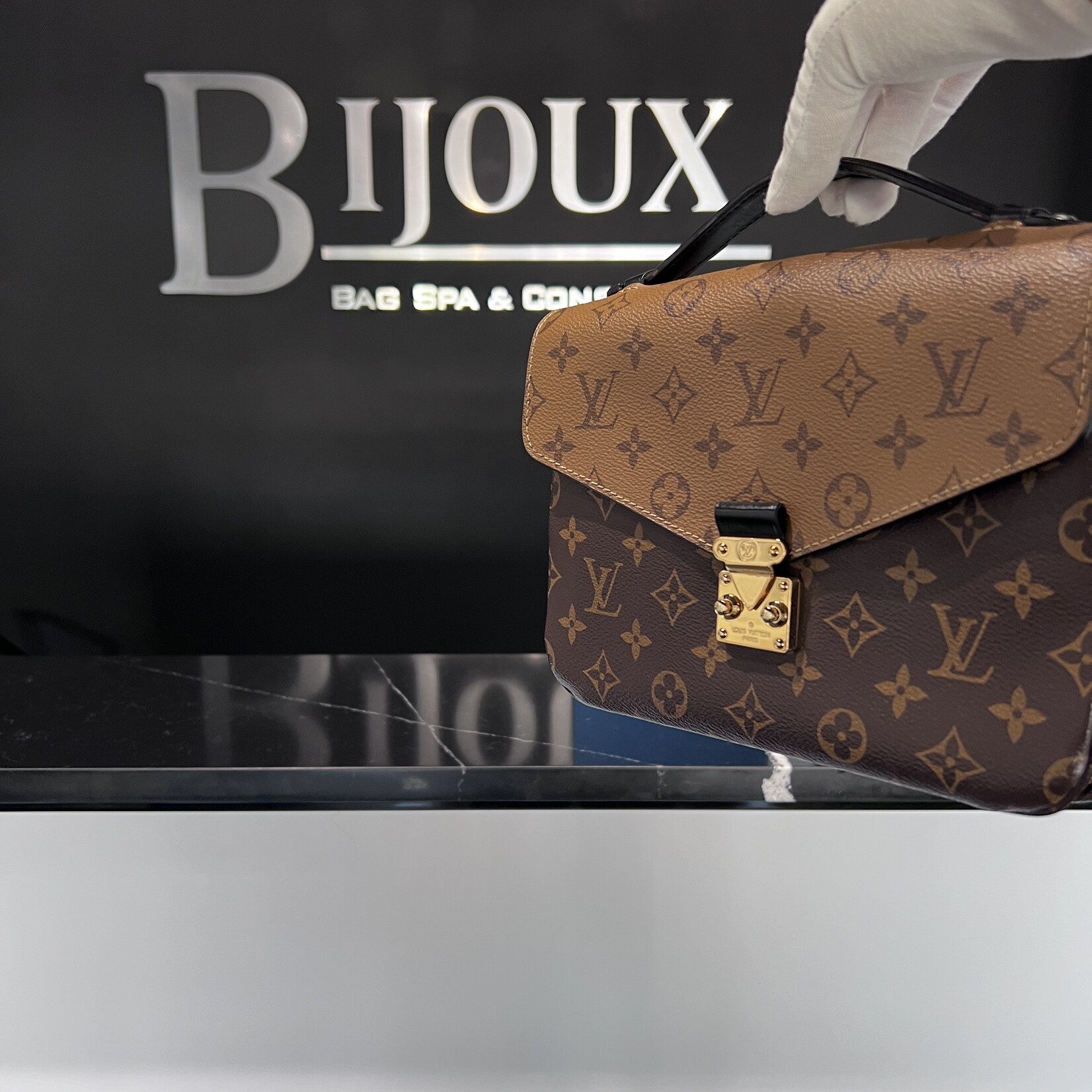 Louis Vuitton Pochette Metis Reverse Bijoux Bag Spa Consignment