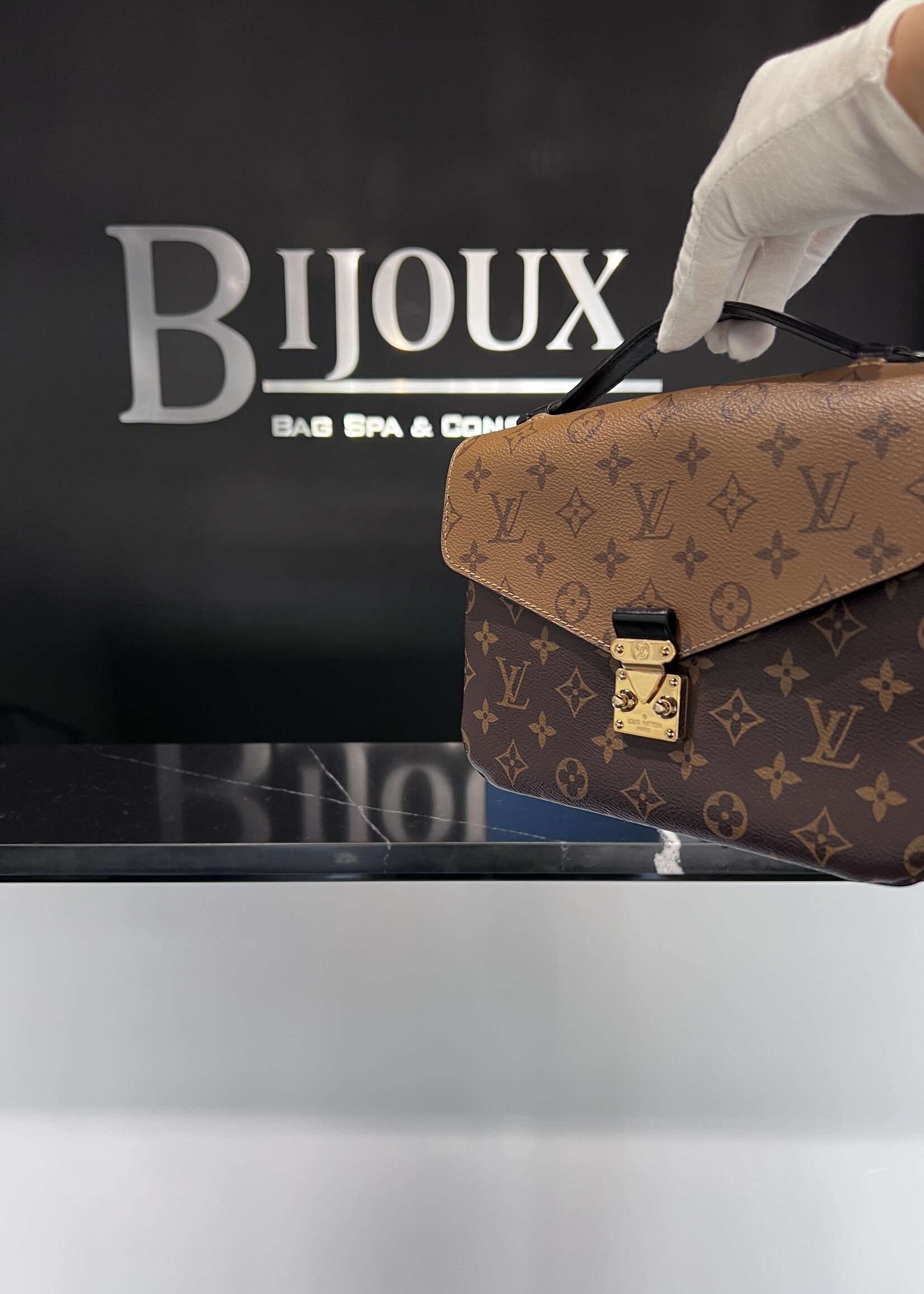 Louis Vuitton SOLD- Louis Vuitton Pochette Metis Reverse