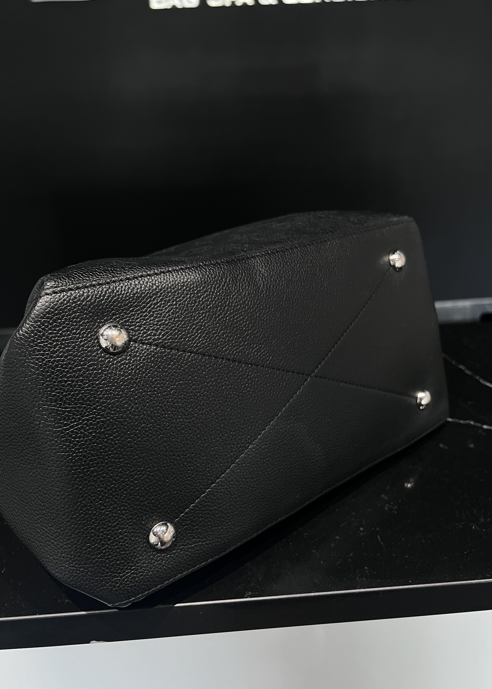 Louis Vuitton SOLD - Louis Vuitton Mahina