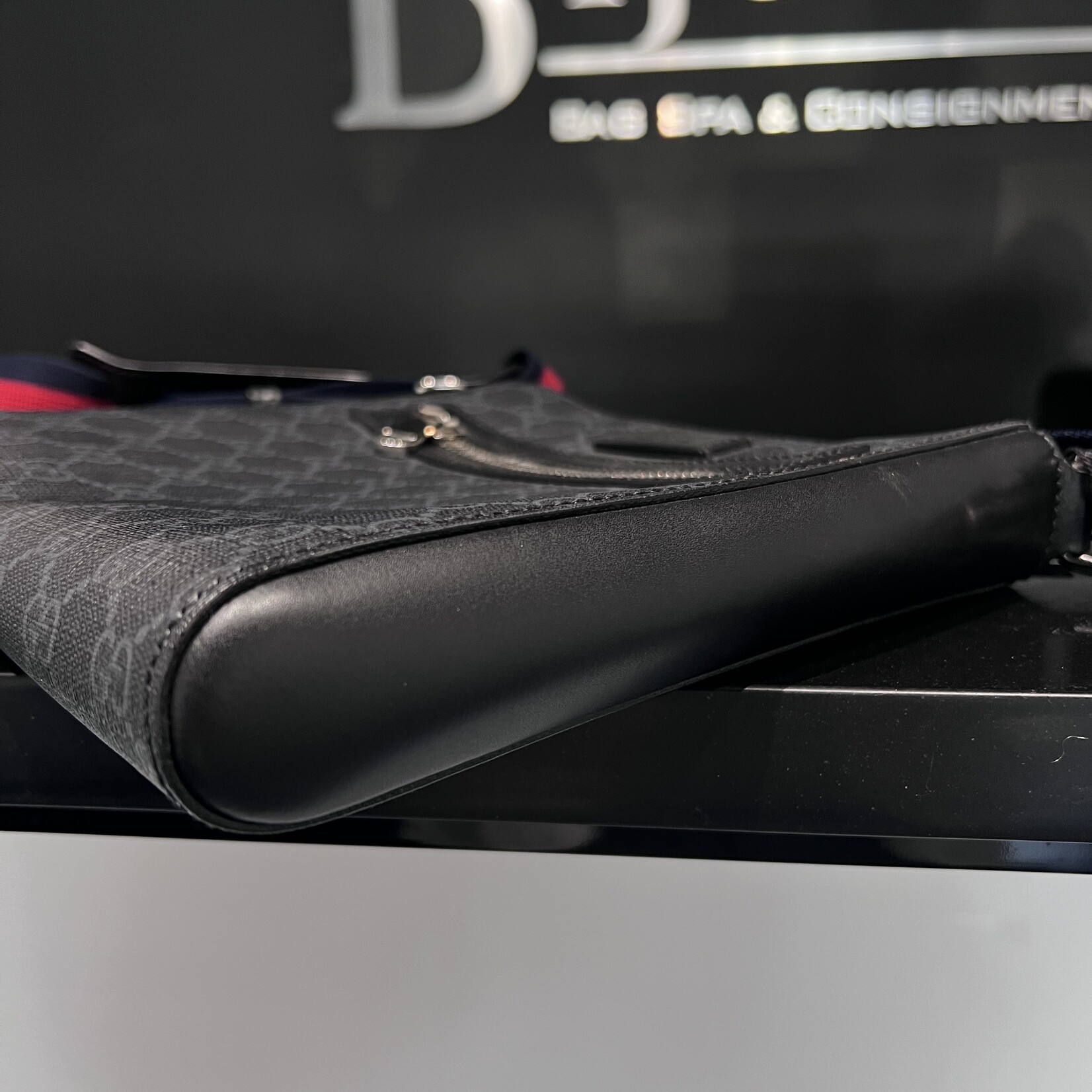 Gucci SOLD- Gucci Messenger