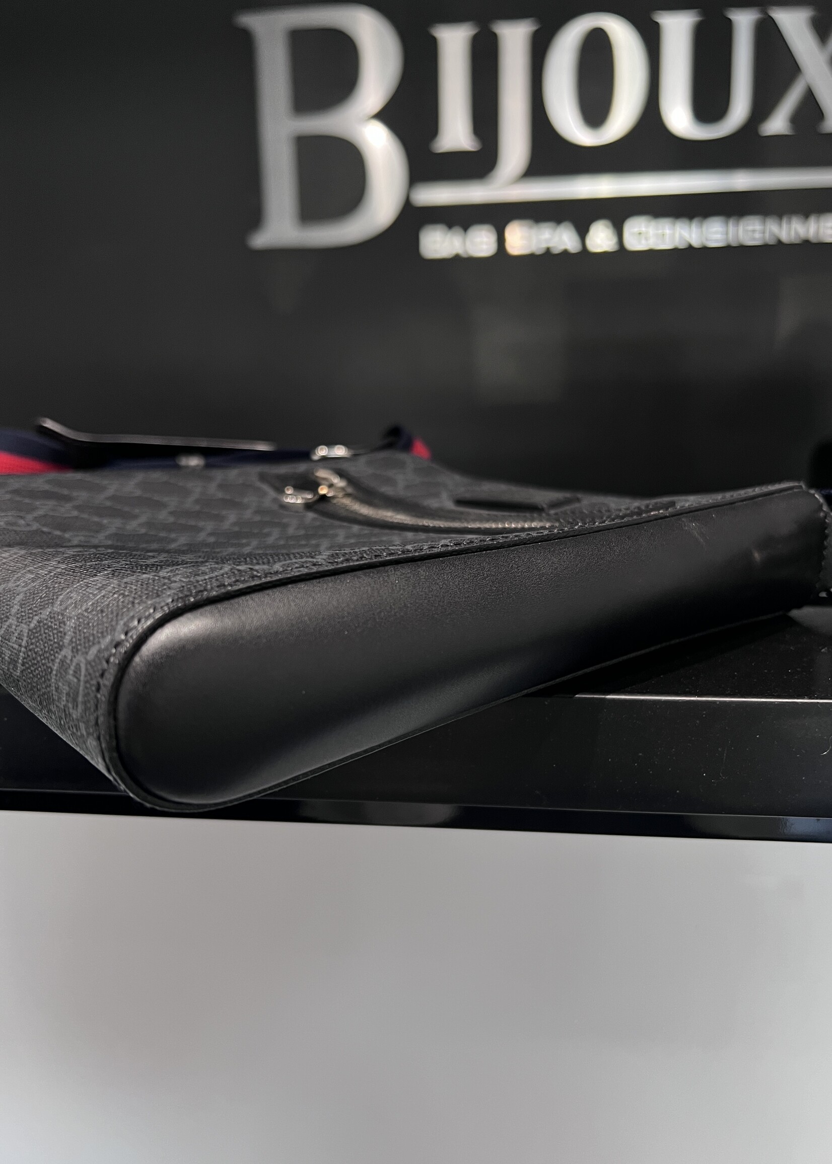 Gucci SOLD- Gucci Messenger