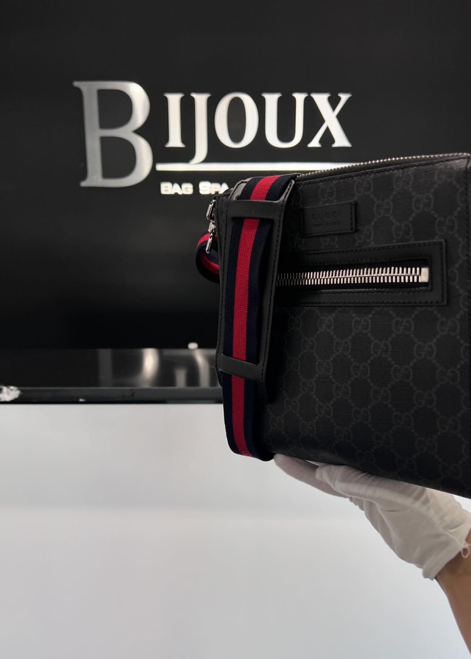 Gucci SOLD- Gucci Messenger