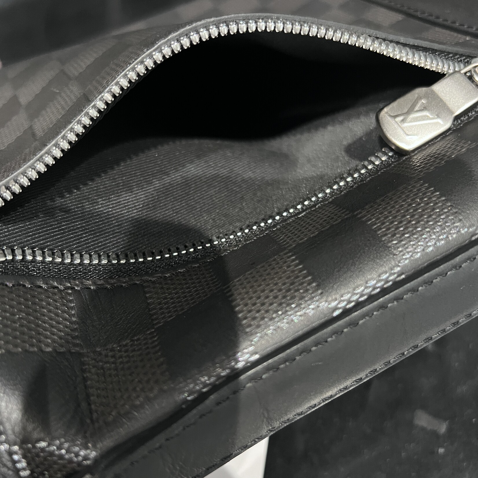 Louis Vuitton SOLD- Louis Vuitton Discovery Messanger
