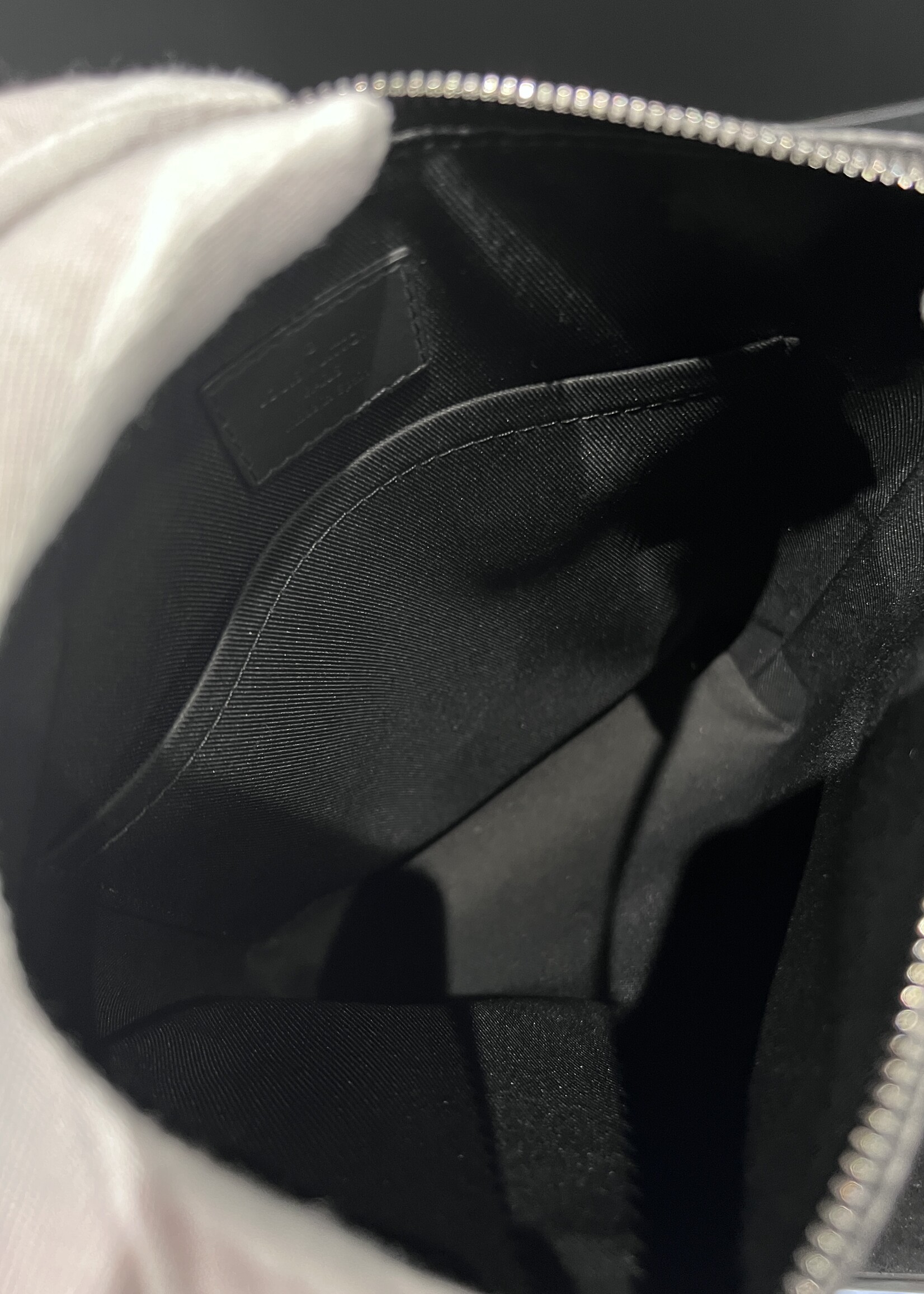 Louis Vuitton SOLD- Louis Vuitton Discovery Messanger