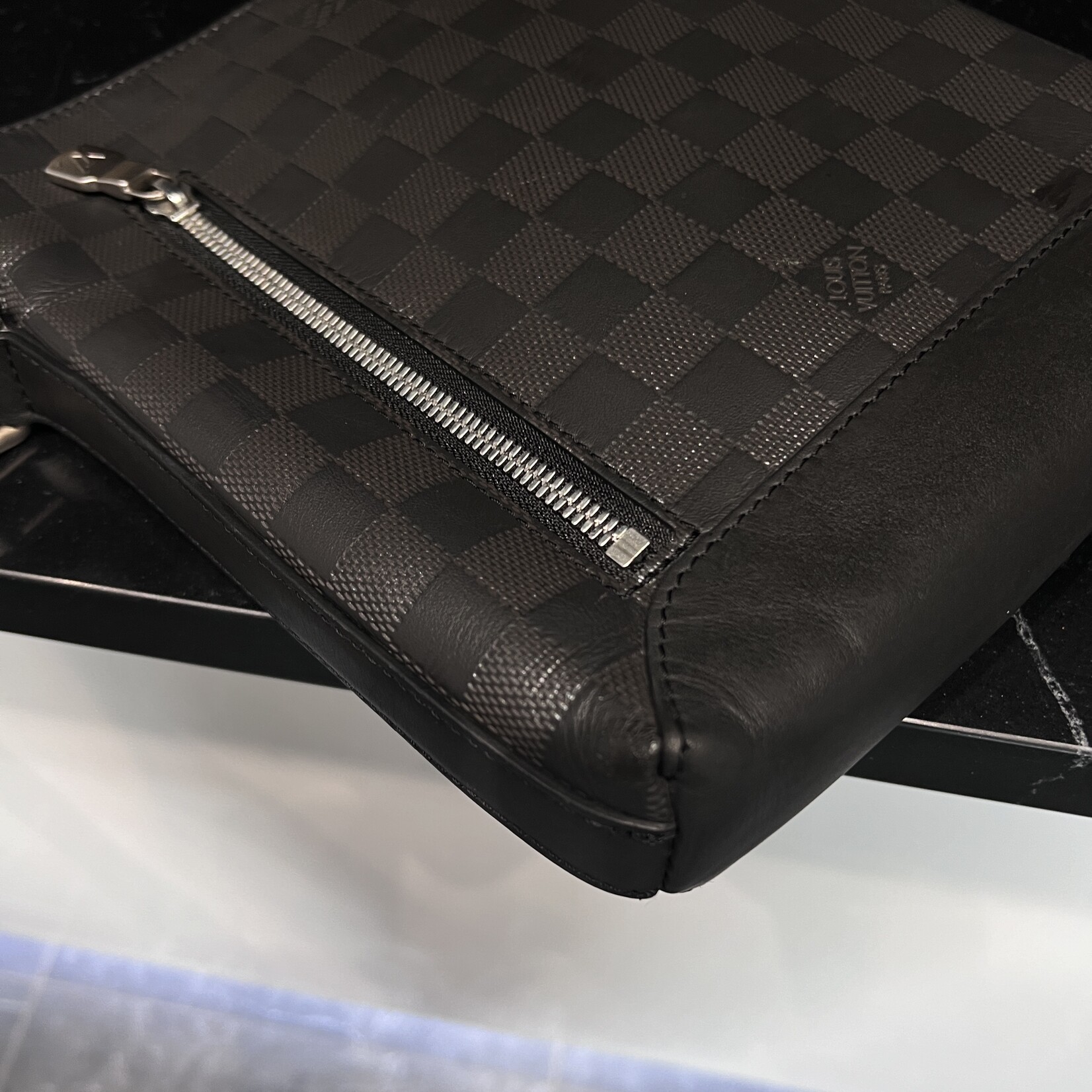 Louis Vuitton SOLD- Louis Vuitton Discovery Messanger