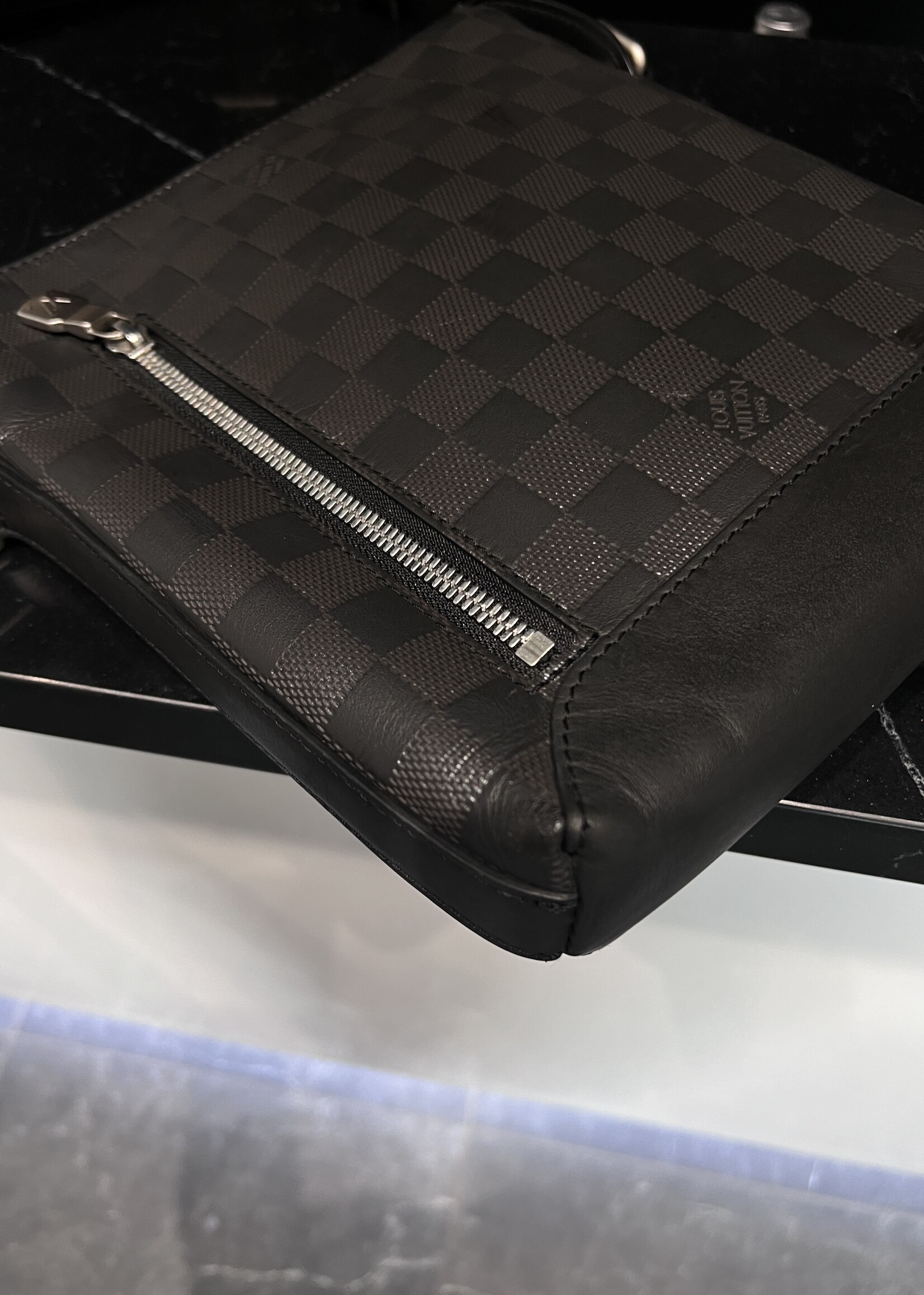 Louis Vuitton SOLD- Louis Vuitton Discovery Messanger